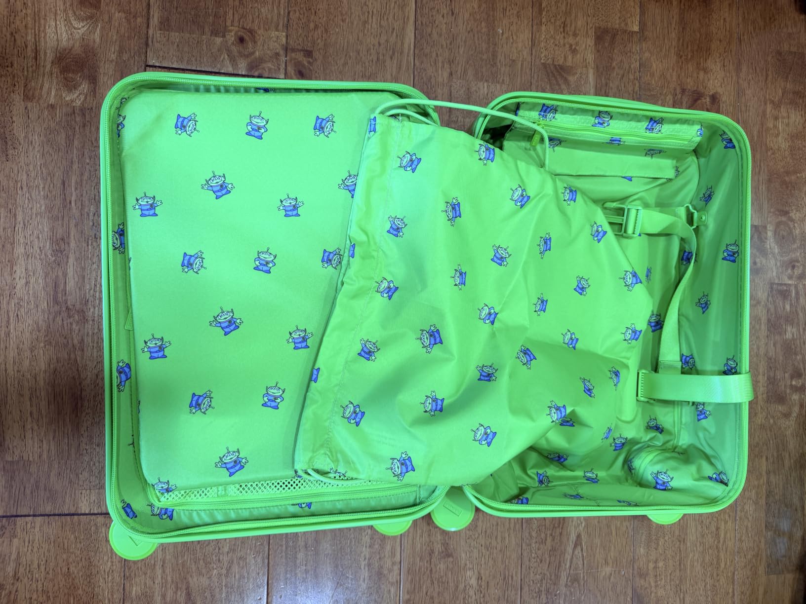 Toy Story 5 Kids Carry-On Luggage - 19-Inch Lightweight Hardside Suitcase with 360 Spinner Wheels, Interior Compression System, TSA-Accepted Lock - Buzz Lightyear Purple customer photo 1