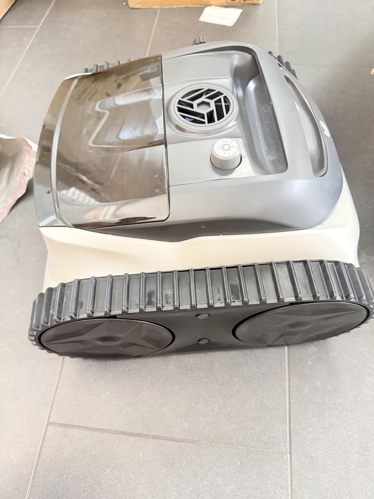 (2026 New) Bubot 700 Cordless Robotic Pool Cleaner, Pool Vacuum with 210-Min Runtime, Superior Suction, Triple Motors, Floor/Wall/Waterline Cleaning, for Inground & Above-Ground Pool customer photo 1
