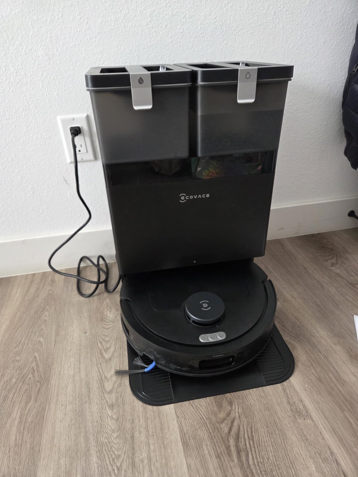 ECOVACS DEEBOT T30e Omni Robot Vacuum and Mop, 20,000Pa Strong Suction, ZeroTangle 3.0 Anti-Tangle for Pet Hair, Self-Empty & Hot Air Drying, Auto Mop Lift, Smart Mapping, for Carpet & Hard Floor customer photo 1