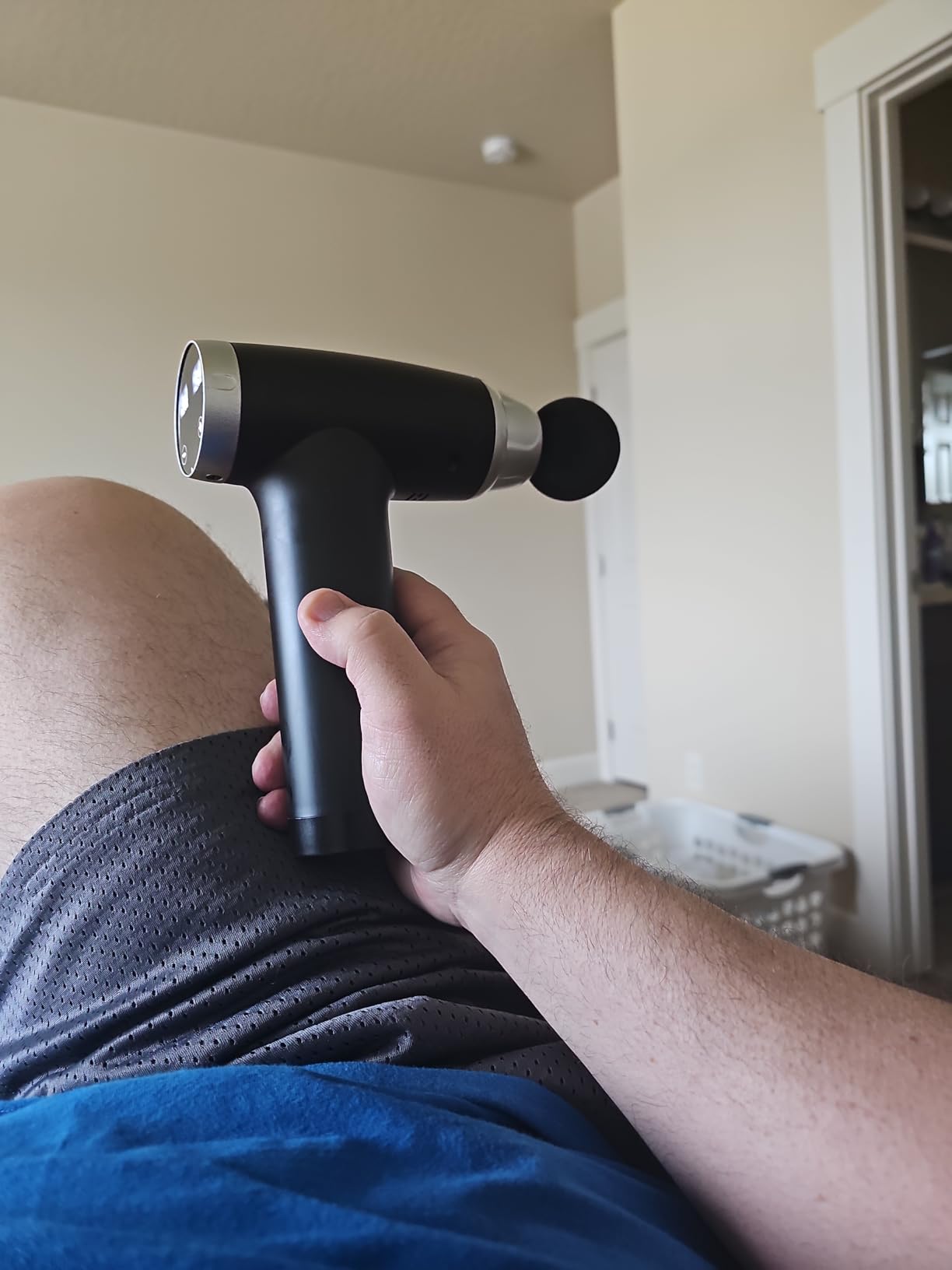 Massage Gun Deep Tissue, Handheld Percussion Muscle Massager for Back, Neck & Shoulder Pain Relief, Portable Electric Back Massager with 30 Speed Levels & 6 Massage Heads, Gift for Men Women customer photo 1