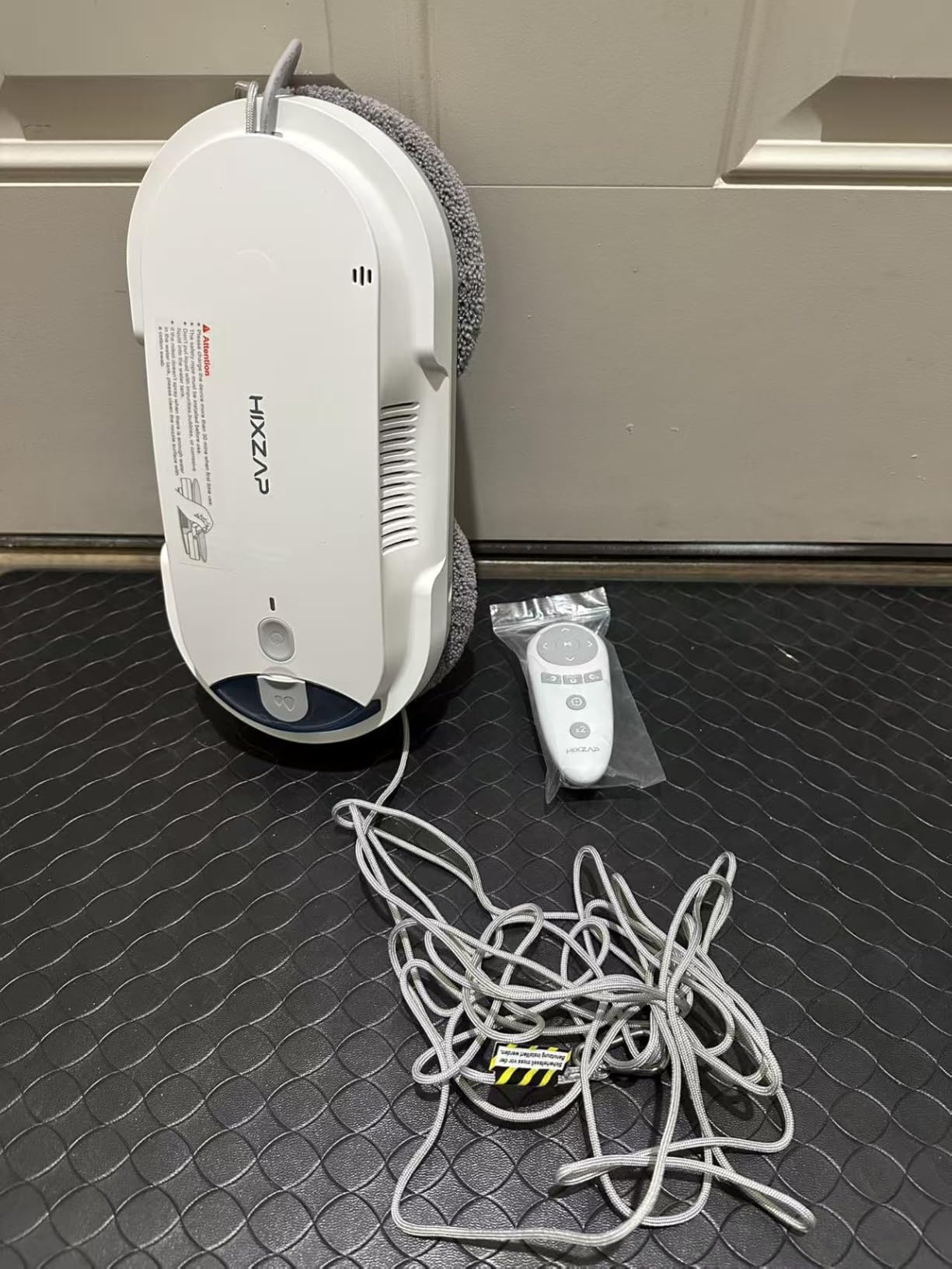 Window Cleaning Robot - Double Helix 4800-6400Pa Suction, Dual Ultrasonic Spray, 85ml Tank, Edge Detection, Anti-Drop, 3 Cleaning Modes for Streak-Free Glass customer photo 1