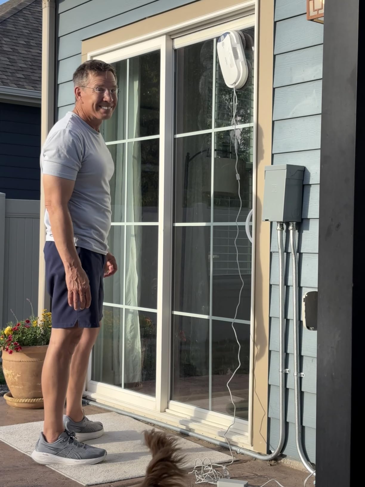 Window Cleaning Robot - Double Helix 4800-6400Pa Suction, Dual Ultrasonic Spray, 85ml Tank, Edge Detection, Anti-Drop, 3 Cleaning Modes for Streak-Free Glass customer photo 2