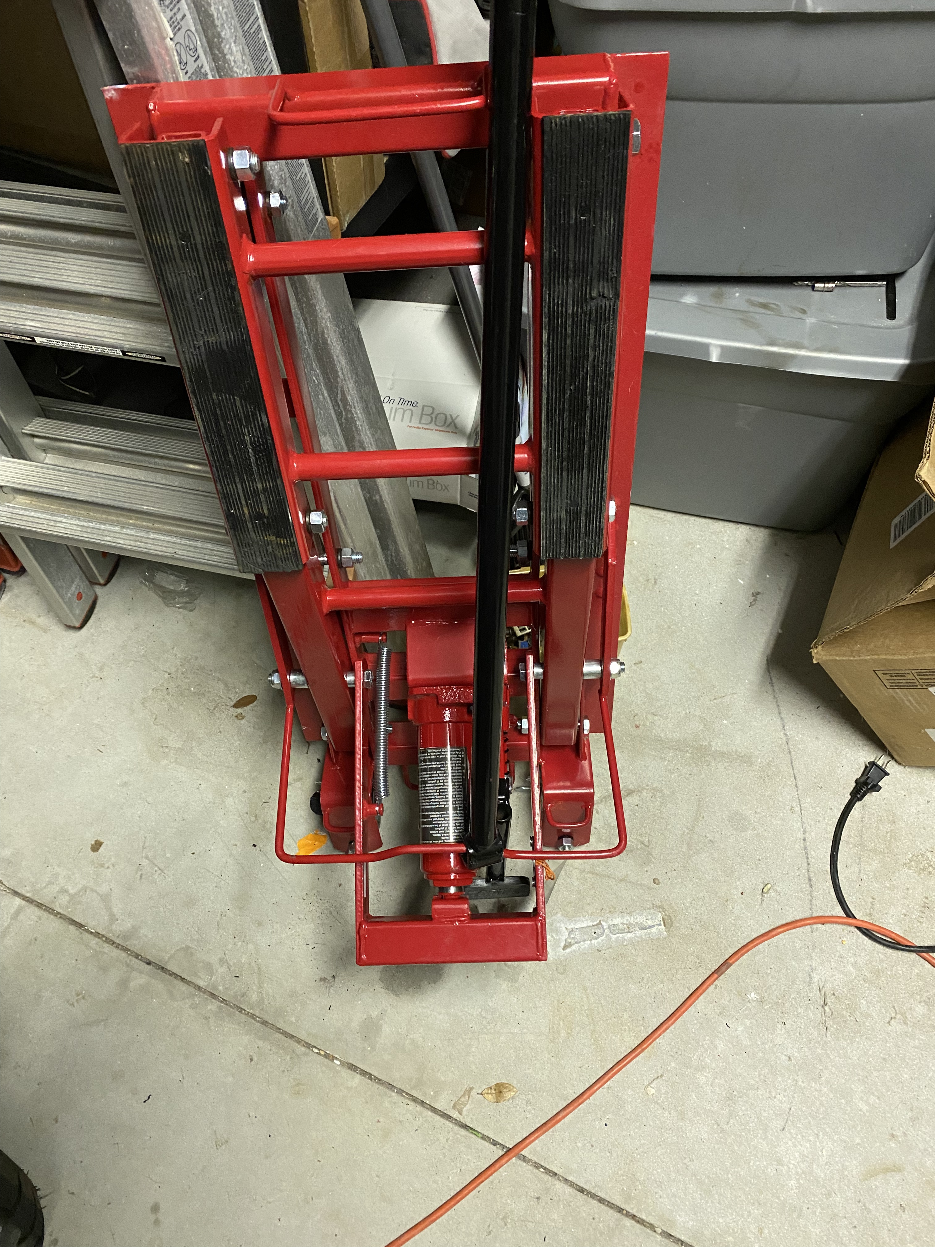 Big RED Hydraulic Motorcycle Lift Jack with 1500LBS Load Capacity, Powersports Lift Table Operated ATV Dirt Bike Scissor Jack Stand customer photo 1