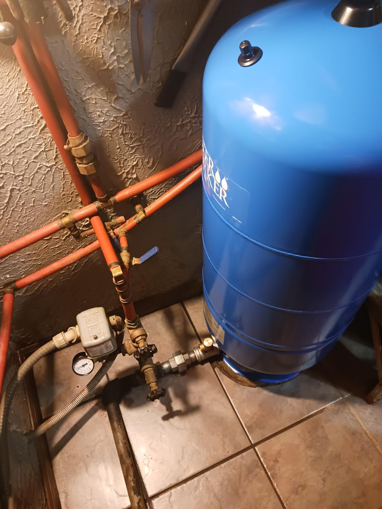 WaterWorker HT-30B Vertical Pressure Well Tank, 30-gallon tank with 26-gallon capacity customer photo 1