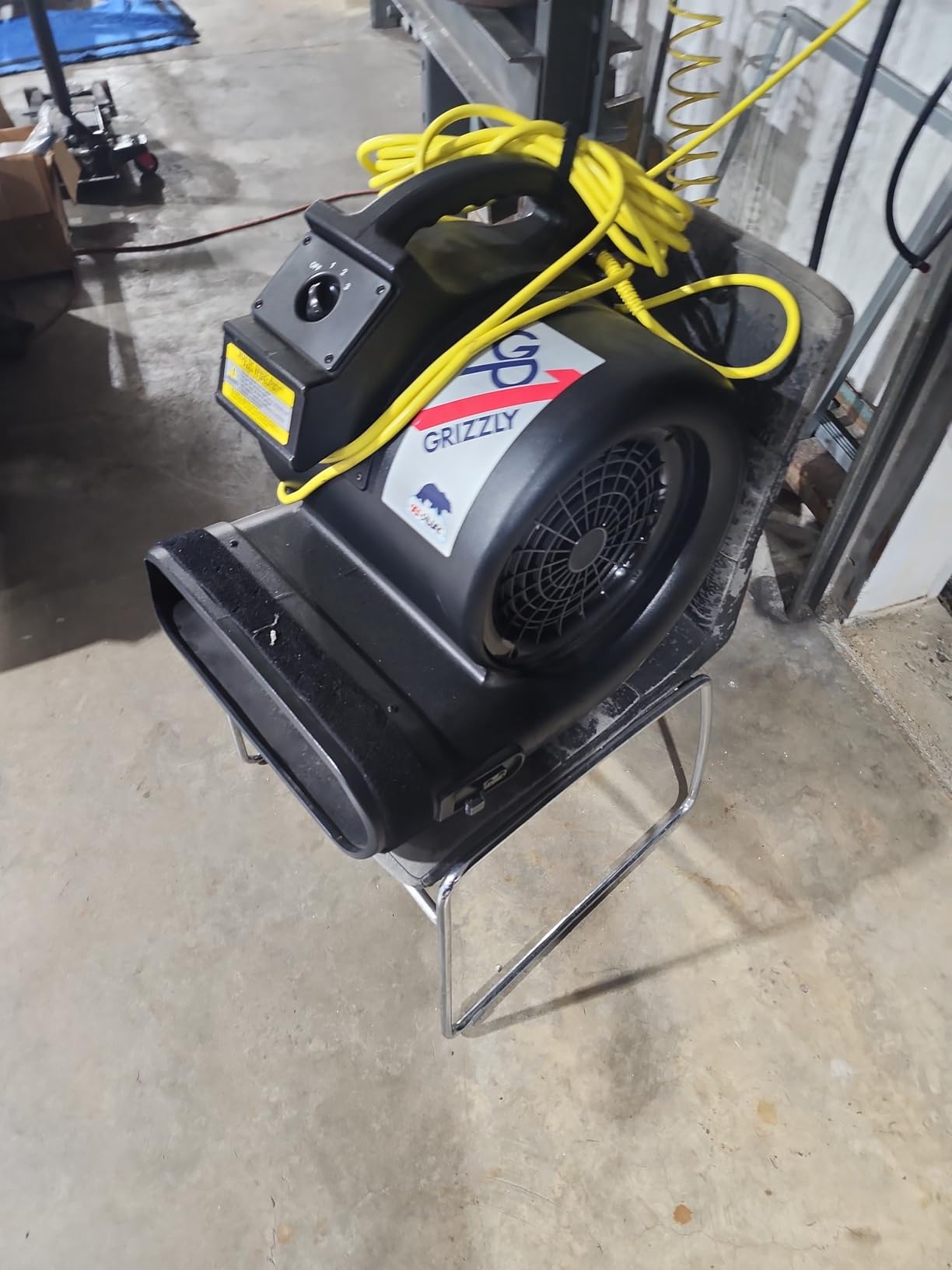 B-Air Grizzly GP-1 1 HP 3550 CFM Air Grizzly Mover Carpet Dryer Floor Fan for Water Damage Restoration Equipment & Pet Cage Dryer Black customer photo 1