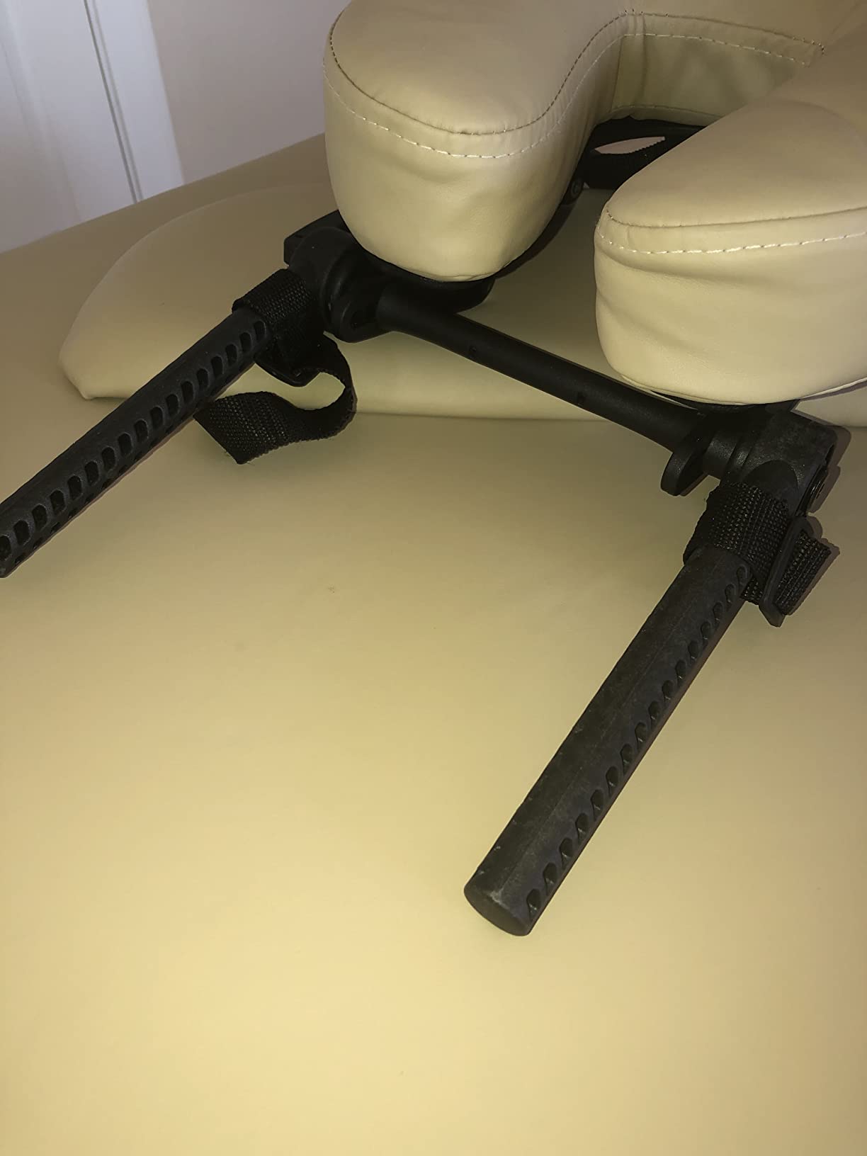 Saloniture Professional Portable Folding Massage Table with Carrying Case - Black customer photo 1