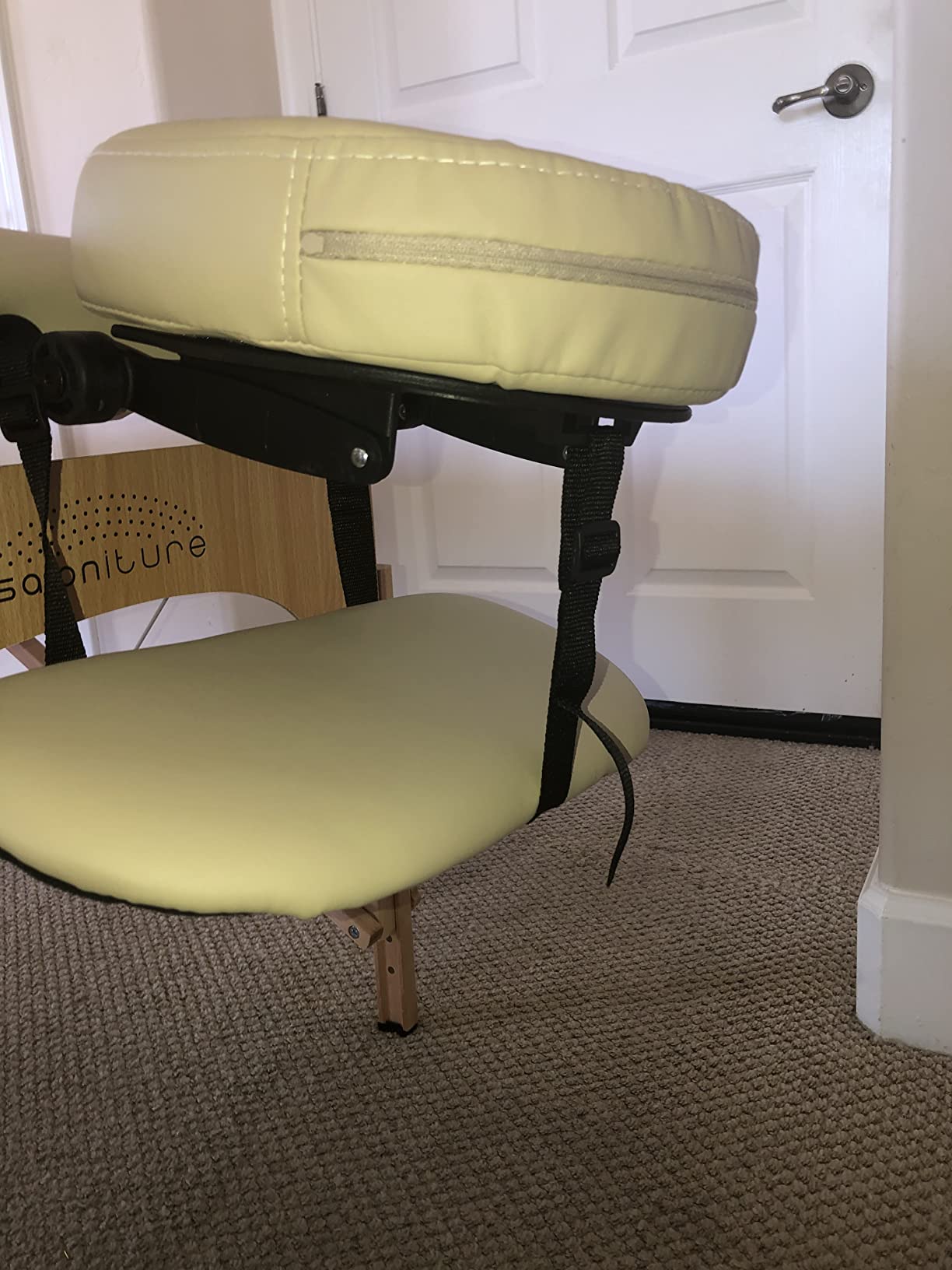 Saloniture Professional Portable Folding Massage Table with Carrying Case - Black customer photo 2