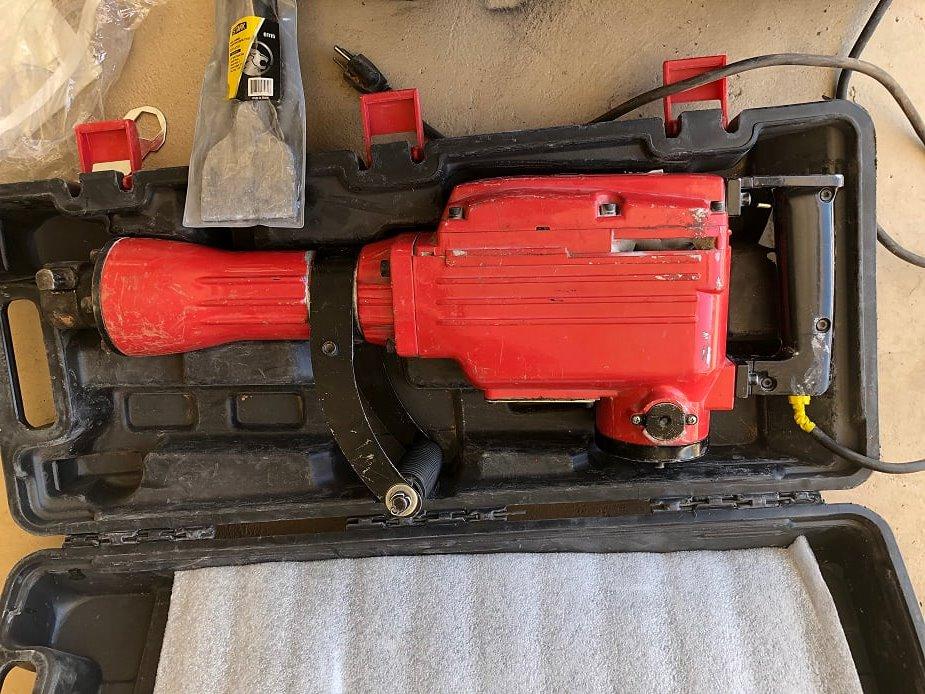 XtremepowerUS 2200W Demolition Jack Hammer Flat Chisel Bull Point Chisel Bits Demo Chipping Hammer Concrete Pavement Breaker DIY Construction Concrete Floor Breaker Punch Drill customer photo 2
