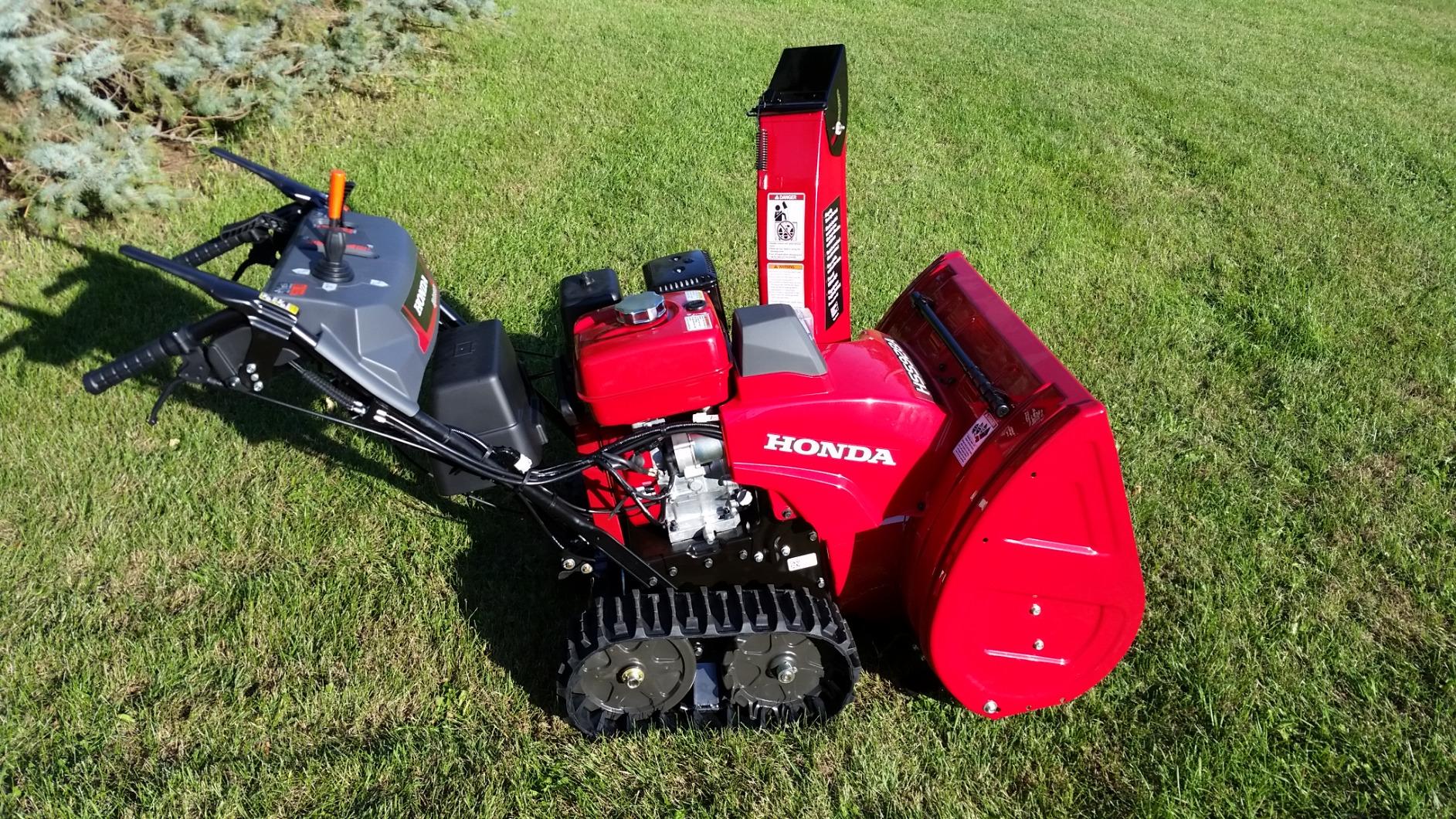 Honda HSS928 28-Inch Two Stage Snow Blower with Track Drive and Auger Height Control, Clears Up to 1900 Pounds per Minute with 52-Foot Max Throwing Distance, Self-Propelled (HSS928AAT) customer photo 1