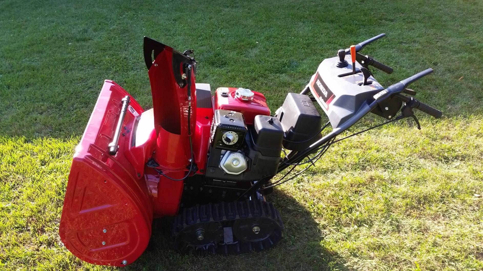Honda HSS928 28-Inch Two Stage Snow Blower with Track Drive and Auger Height Control, Clears Up to 1900 Pounds per Minute with 52-Foot Max Throwing Distance, Self-Propelled (HSS928AAT) customer photo 2