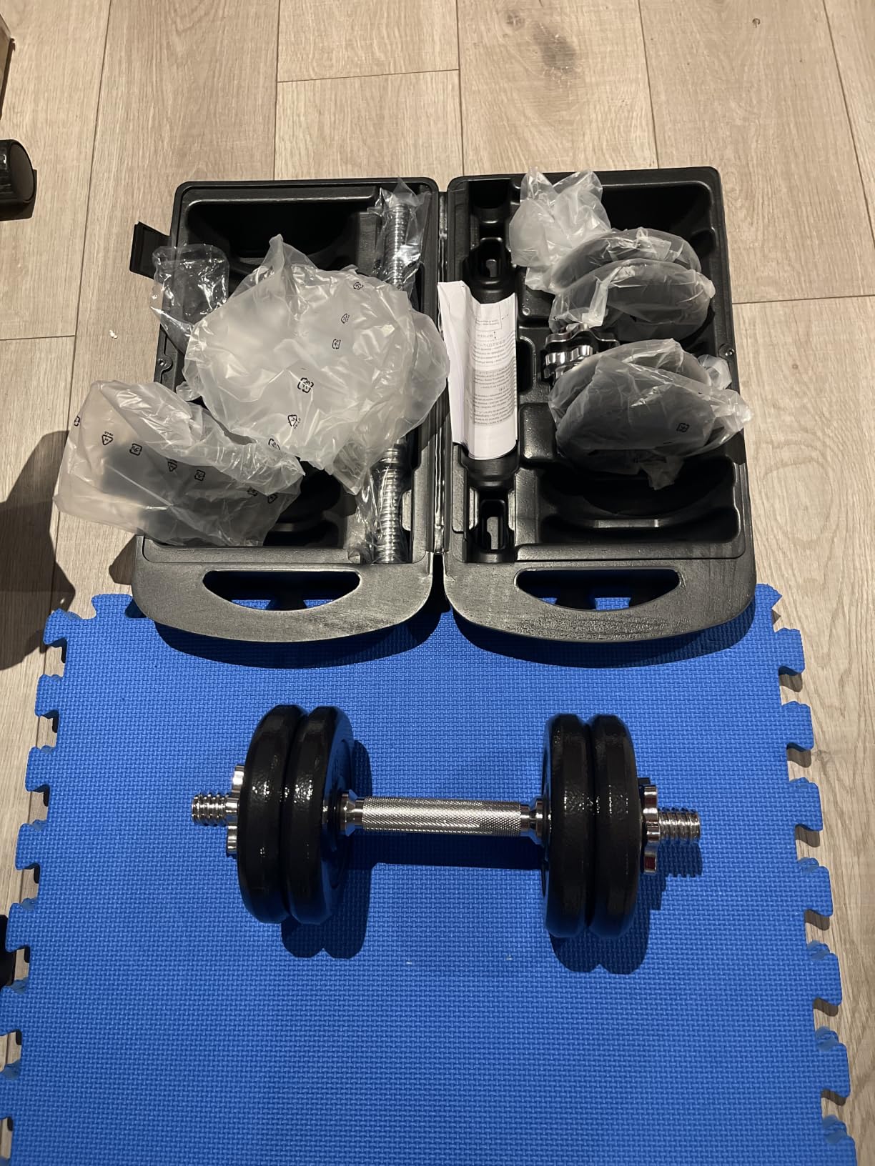 Amazon Basics Adjustable Dumbbell Hand Weight Set with Storage Case, Portable, Secure, 38 Pounds, Black customer photo 2