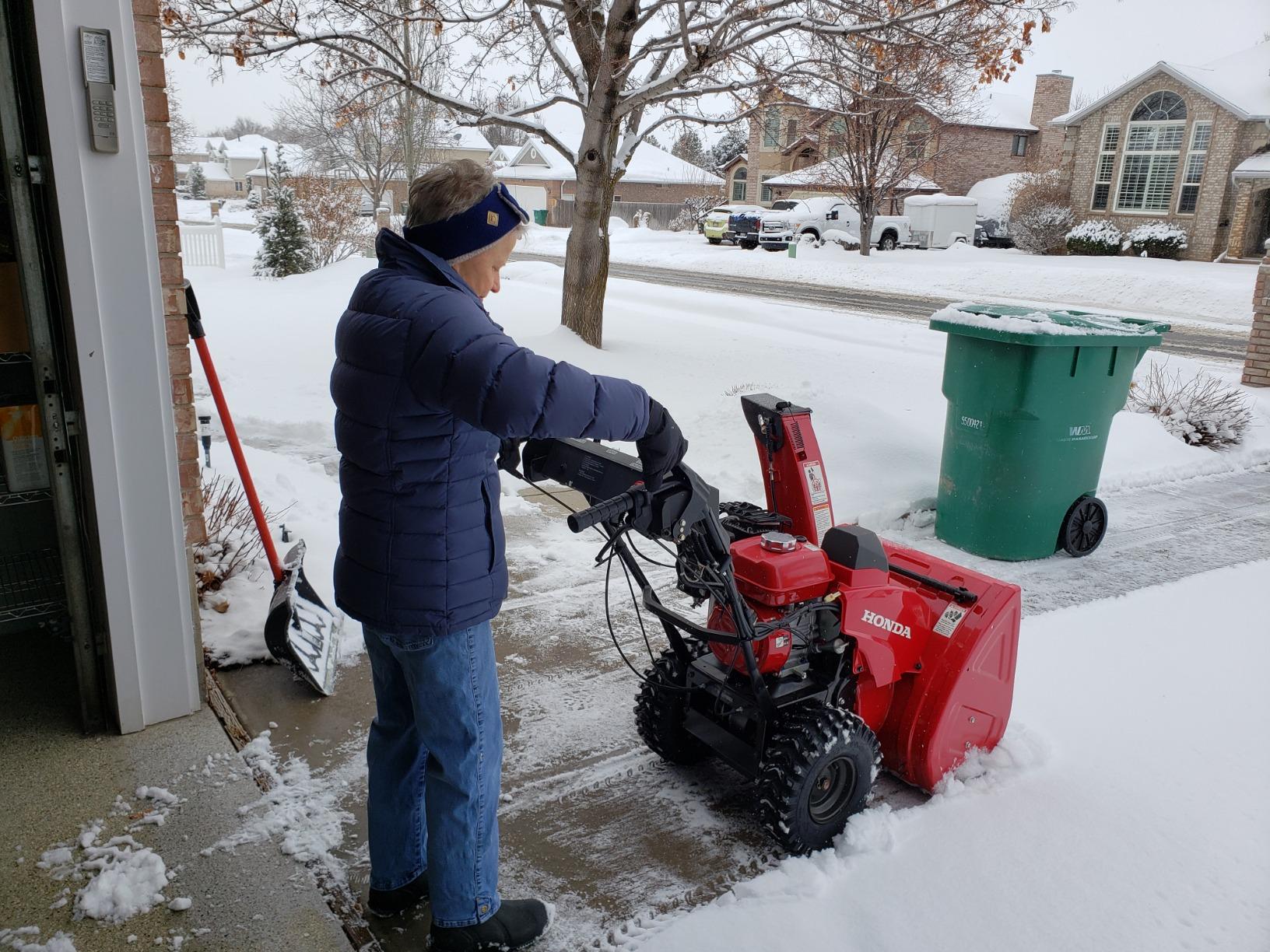Honda HSS724 23.8-Inch Two Stage Snow Blower with Electric Start, Pneumatic Sure-Grip Tires, Clears Up to 1500 Pounds per Minute with 49-Foot Max Throwing Distance, Self-Propelled (HSS724AAWD) customer photo 1