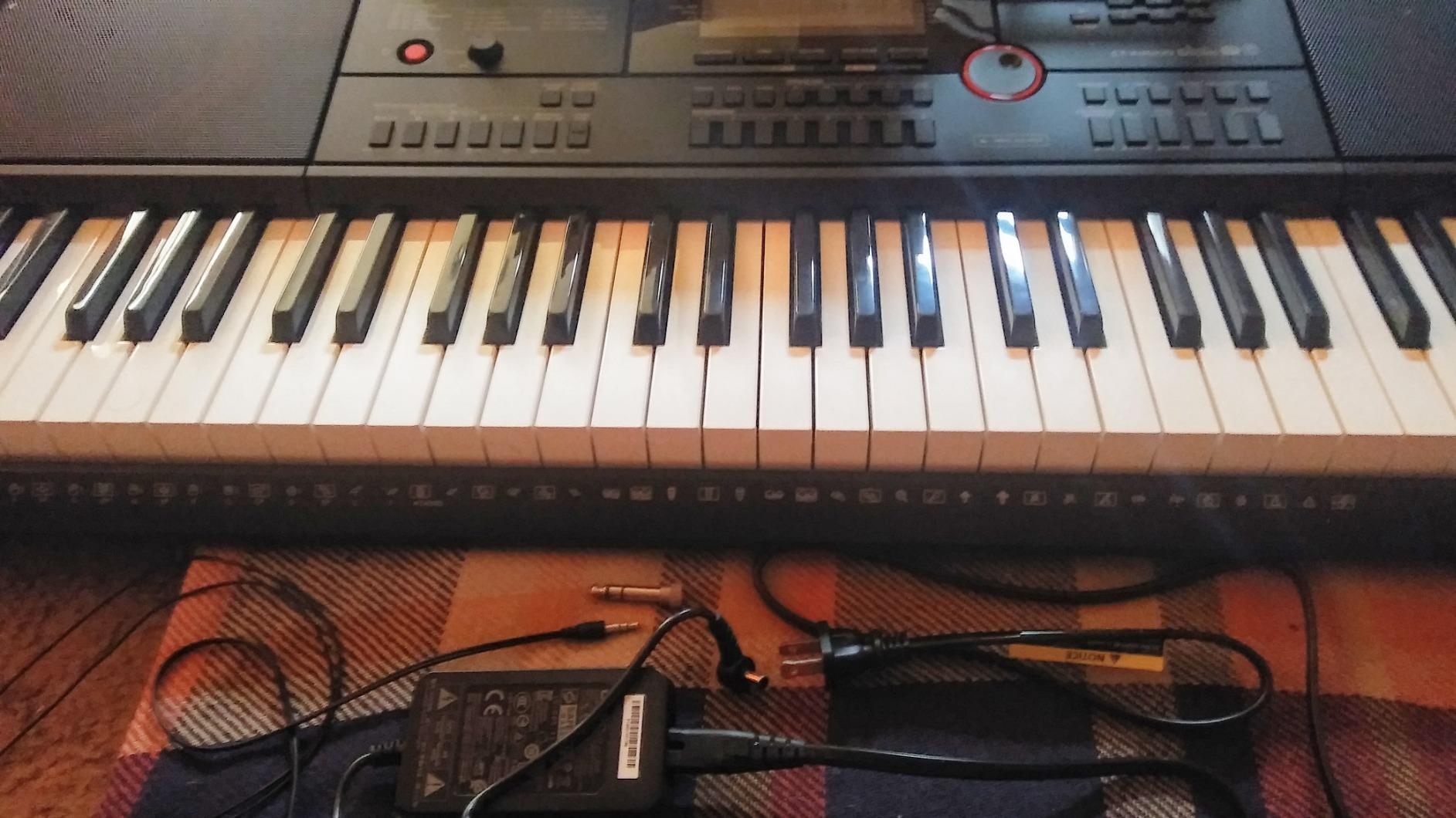 Casio CT-X3000 61-Key Portable Arranger Keyboard with 800 Tones, 235 Rhythms, DSP Effects, 17-Track Recorder, USB MIDI, 12W Speakers, Phrase Pads, Aux In customer photo 2