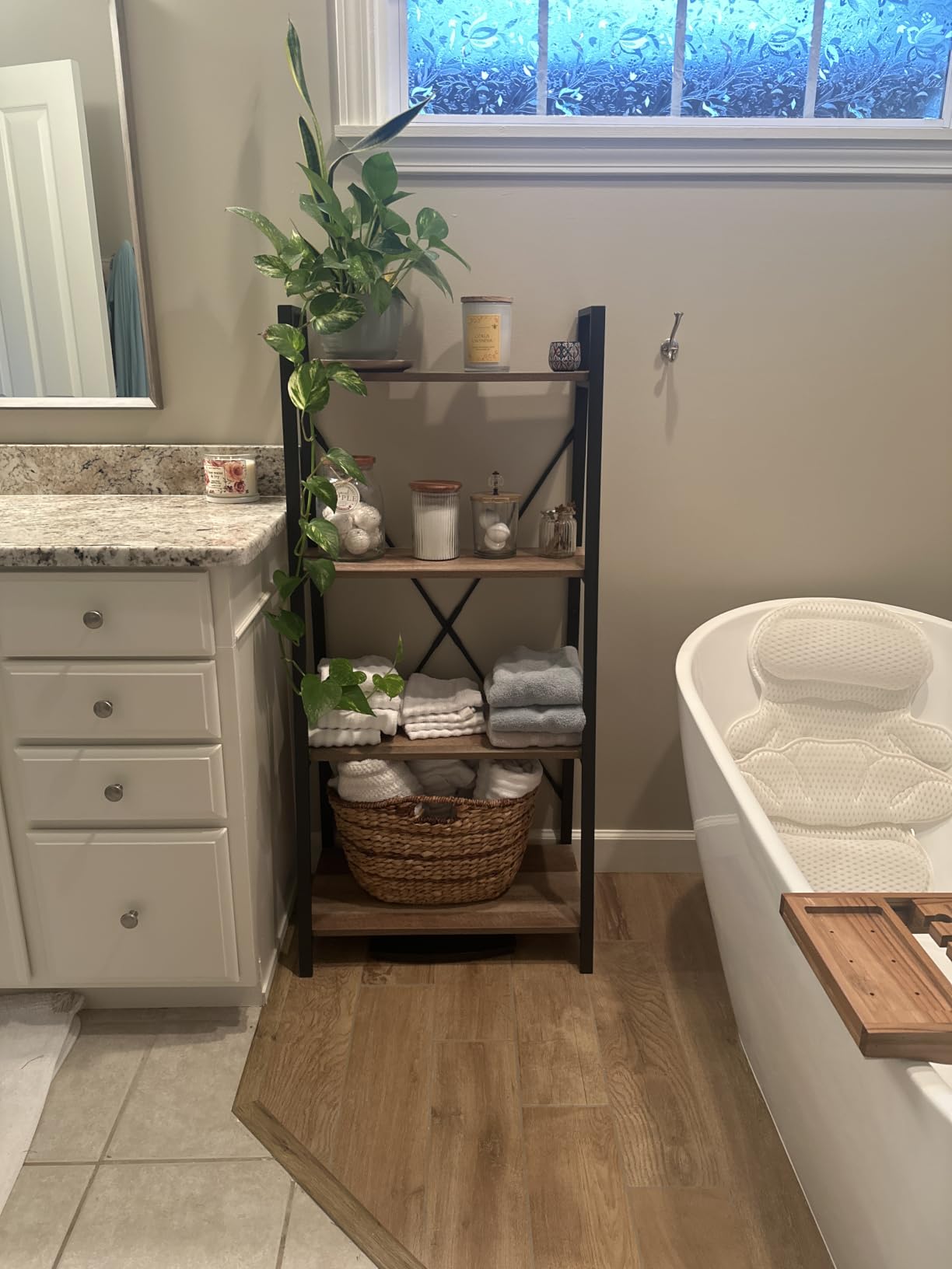 BON AUGURE 5-Tier Ladder Shelf, Industrial Leaning Bookcase, Wood and Metal Ladder Bookshelf for Living Room, Bedroom, Kitchen, Home Office (Grey Oak) customer photo 1