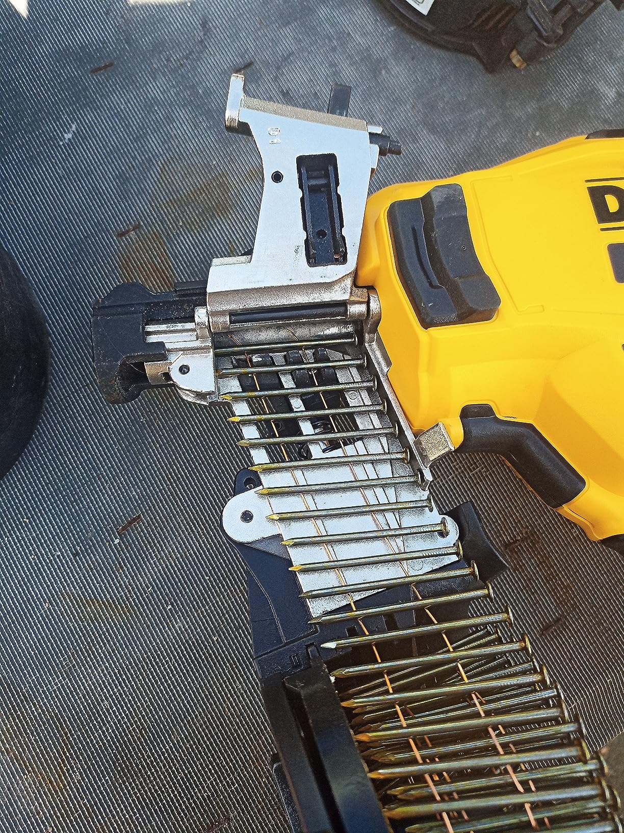 DeWalt 20V MAX 15 Degree Coil Battery Powered Roofing Nailer | Tool-Free Nail Tray customer photo 2