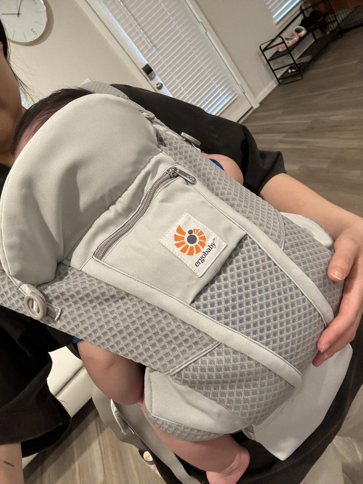 Ergobaby Omni Breeze Baby Carrier - All Carry Positions Breathable Mesh with Enhanced Lumbar Support & Airflow (7-45 Lb), Onyx Black customer photo 2