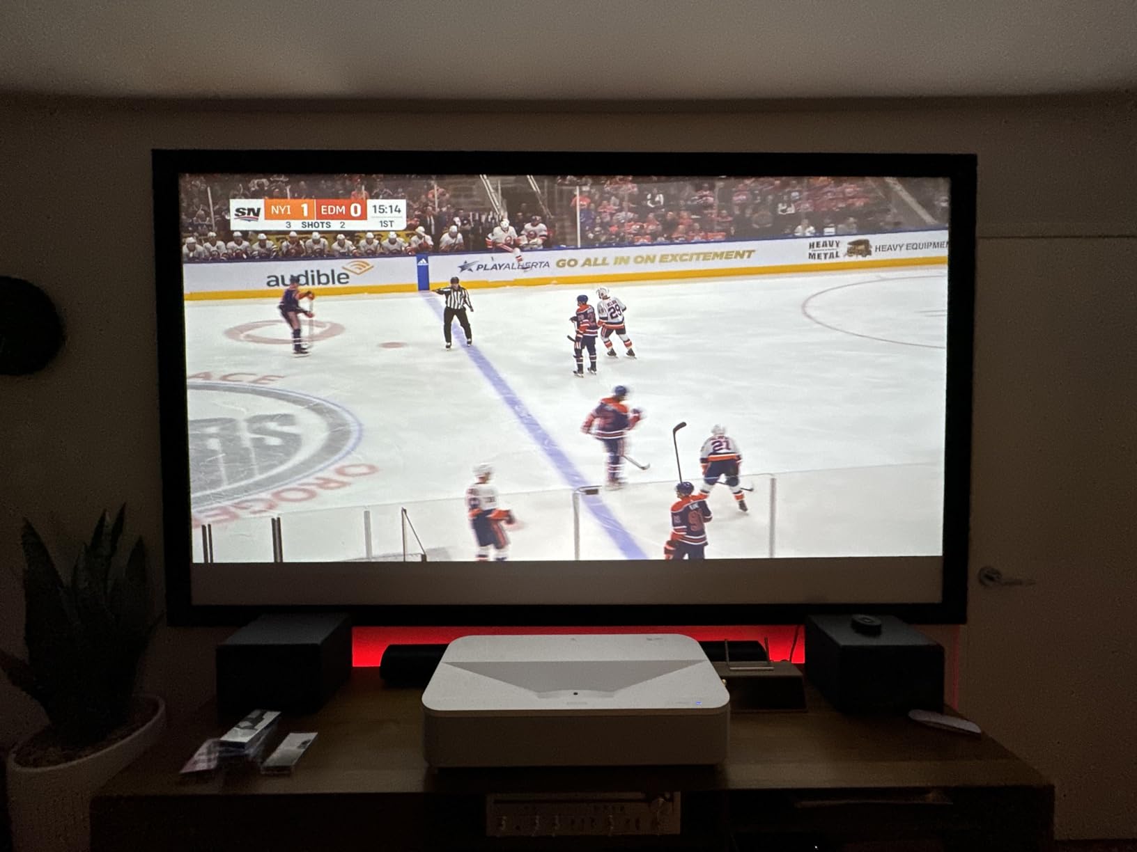 Epson LS800 Ultra Short Throw 3-Chip 3LCD Smart Streaming Laser Projector customer photo 2