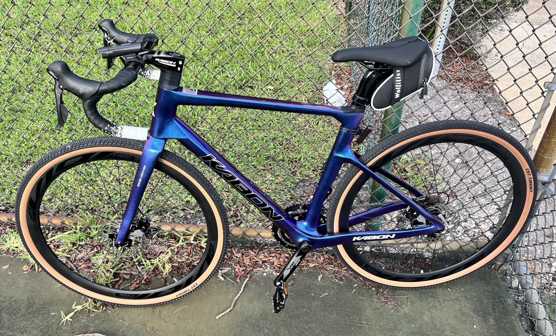 KABON Carbon Gravel Road Bike, T800 Carbon Fiber Frame 700C Road Bike with 18 Speeds Drivetrain, Integrated Carbon Handlebar, Disc Brakes customer photo 2