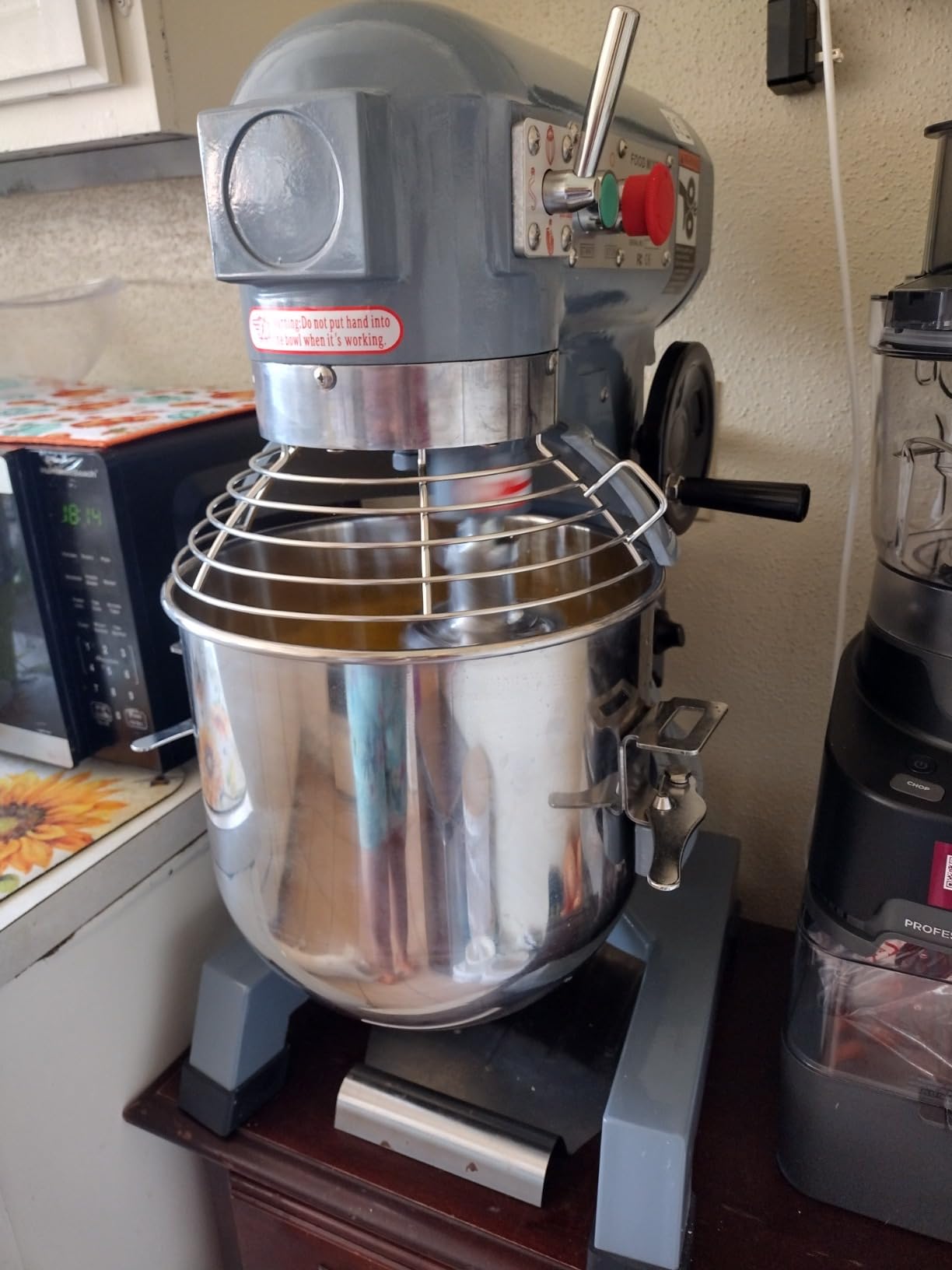 Commercial Food Mixer 15QT 600W 110V 3 Speeds Adjustable, Stand Mixer Dough Kneading Machine with Stainless Steel Bowl Dough Hooks Whisk Beater, With Safety Guard for Bakeries Restaurants Pizzerias customer photo 1