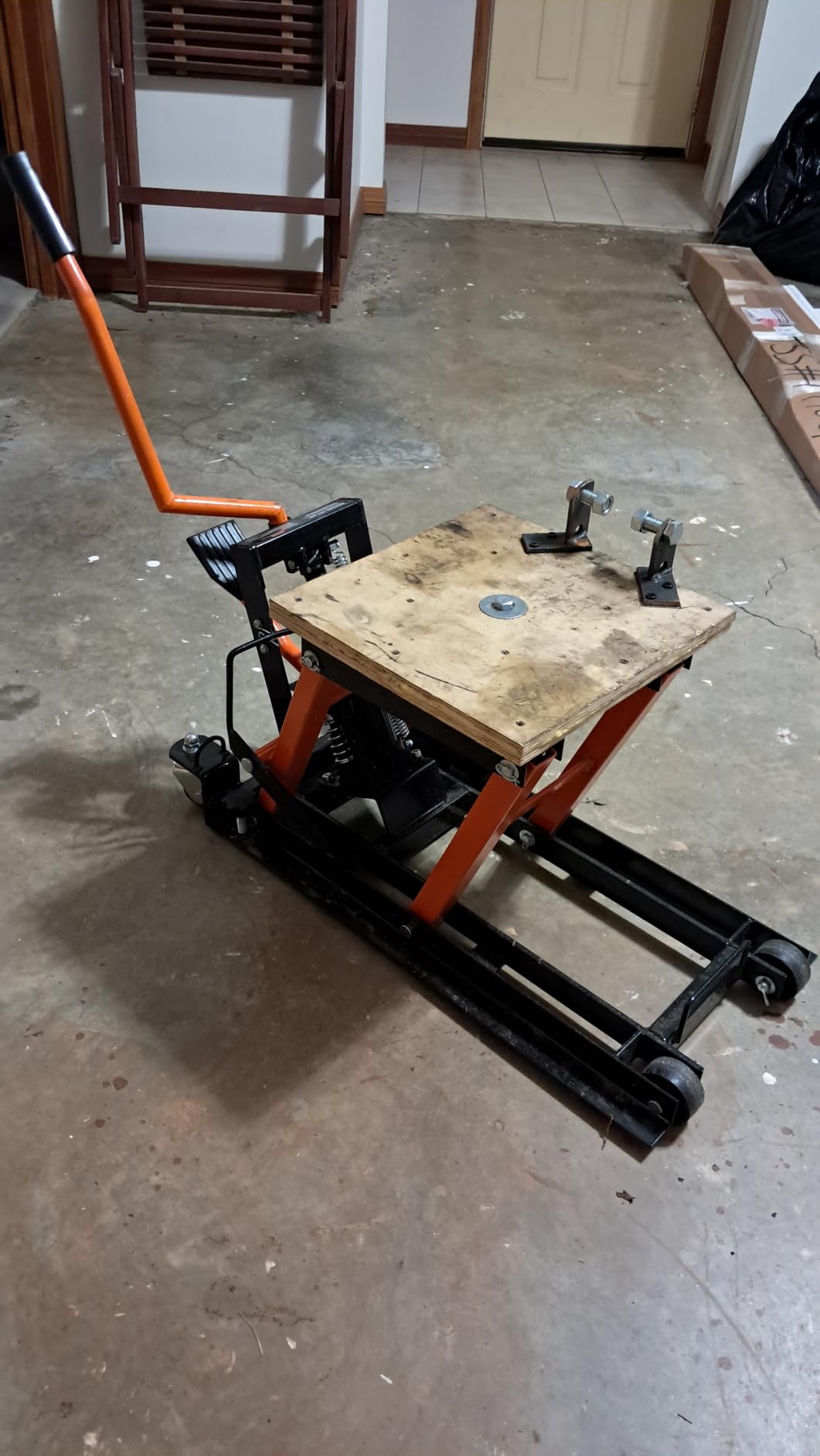 VEVOR Hydraulic Motorcycle Lift Jack 1500 LBS Capacity ATV Scissor Lift Jack Portable Motorcycle Lift Table with 4 Wheels Hydraulic Foot-Operated Hoist Stand for Motorcycle ATV UTV Powersports customer photo 1