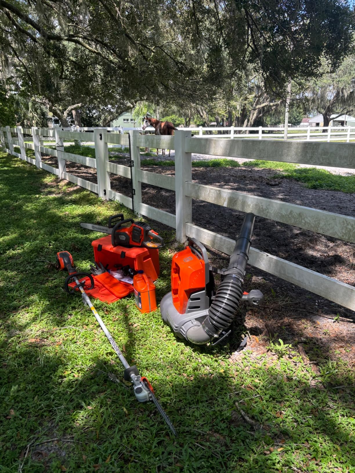 Husqvarna Power Axe 350i Cordless Electric Chainsaw, 18 Inch Chainsaw, Brushless Motor and Quiet Superior Cutting Power, 40V Lithium-Ion 7.5 Ah Battery and Charger Included, Gifts For Men, 970601202 customer photo 1