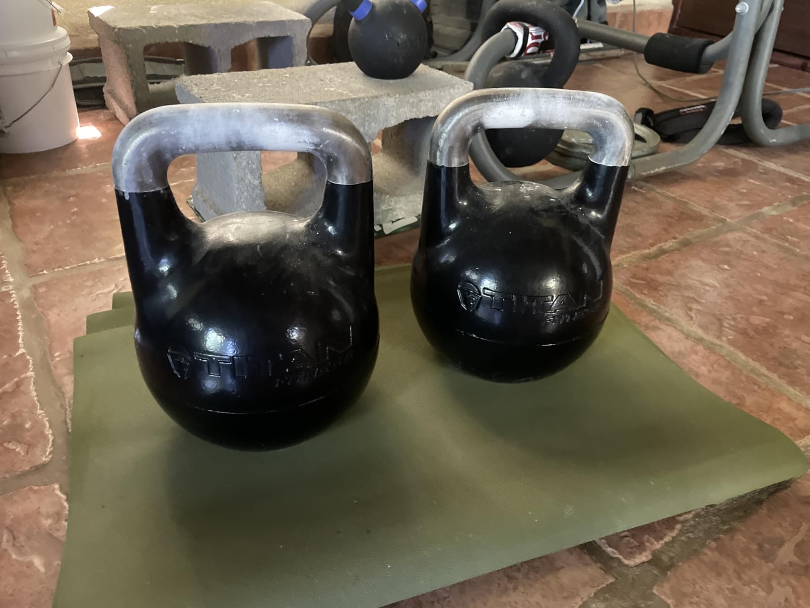 Titan Fitness Adjustable Competition Kettlebell, 12-32 KG, Ergonomic Smooth Grip Handle, Flat Base for Floor Exercises, Strength Training Kettlebells for Home Gym customer photo 1