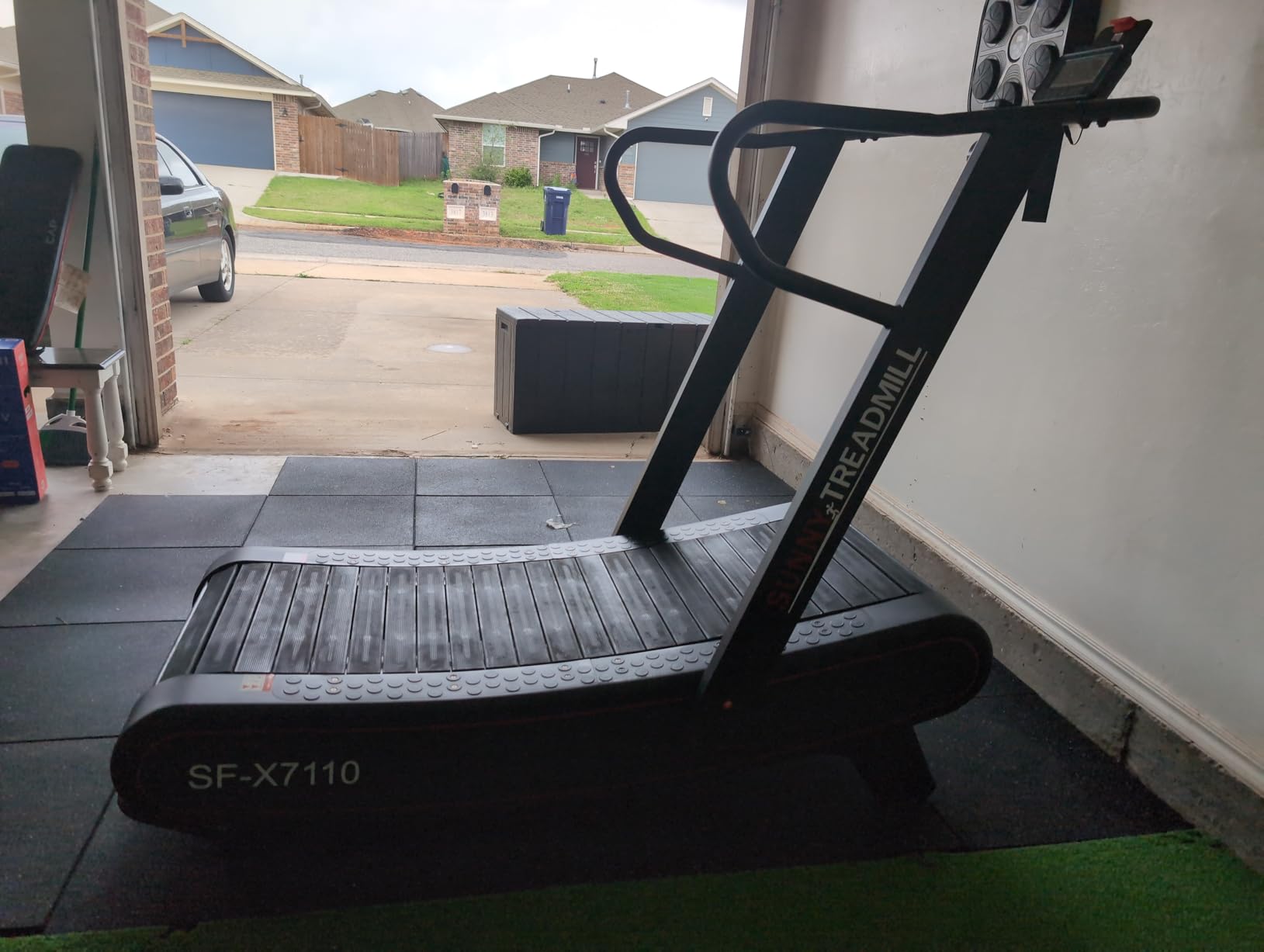 Sunny Health & Fitness Smart Curved Manual Treadmill, Non-Motorized Self-Powered Running Machine, Heavy-Duty Commercial-Grade Endurance Training with 8-Level Magnetic Assistance, Adjustable Handlebar customer photo 2