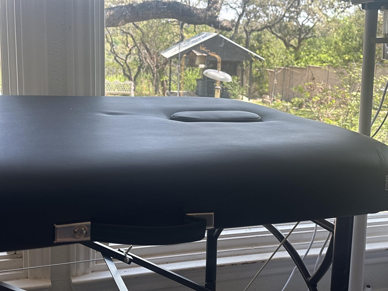 Professional Massage Table Portable 3 Fold Premium Memory Foam Aluminium Leg Hold Up to 1100LBS 8 Heights Adjustable with Carrying Bag Black customer photo 2