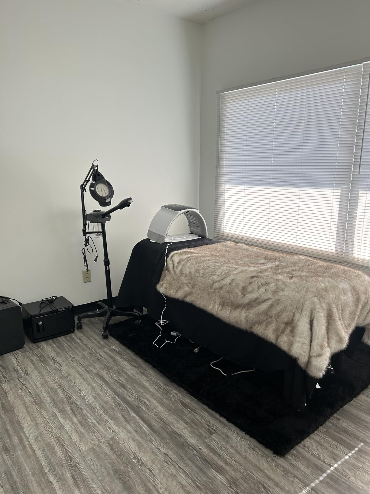 Fully Electric Massage Table with Lift, 1500lbs Capacity - Professional Adjustable Facial Bed for Estheticians, Spa & Waxing, Heavy-Duty 1500lbs Capacity customer photo 2