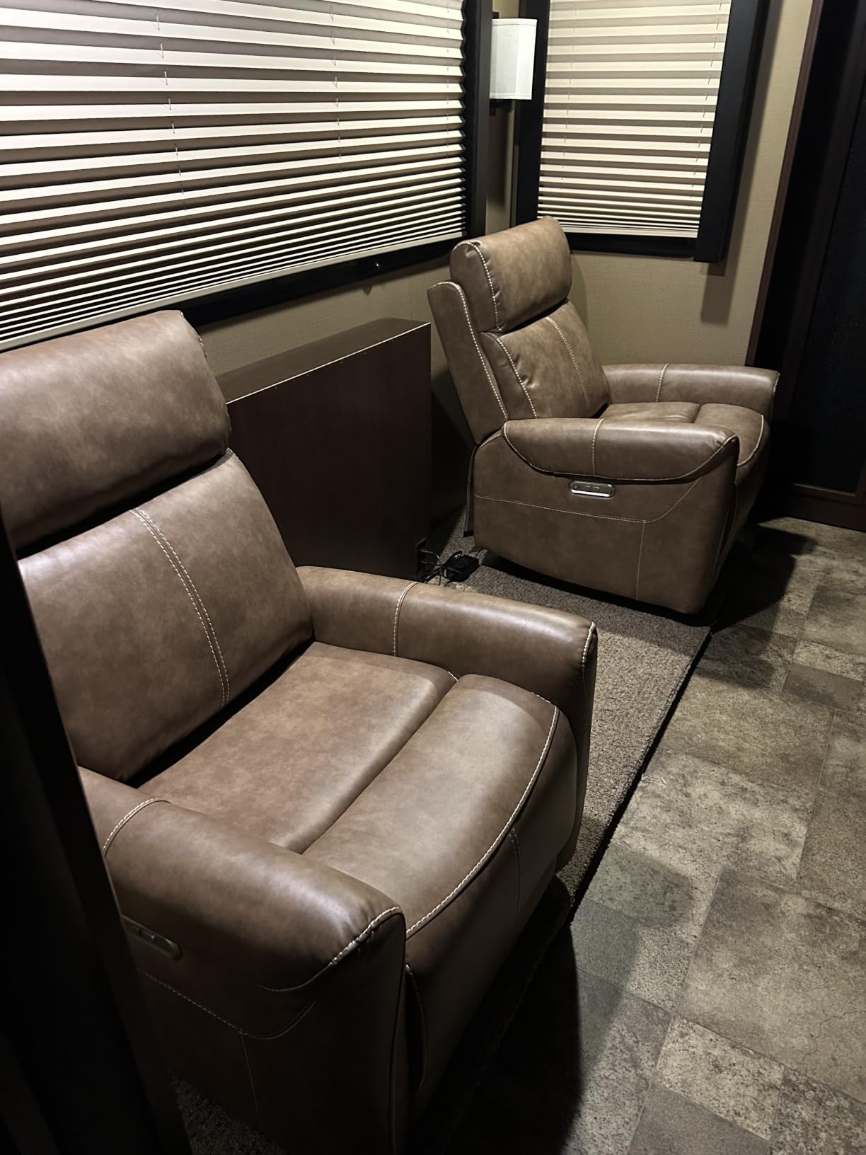KISLOT Leather Recliner Chair for Adults Wall Hugger RV Recliner with USB Charging Ports Electric Power Reclining Sofa for Living Room Home Theater Seating Bedroom customer photo 2