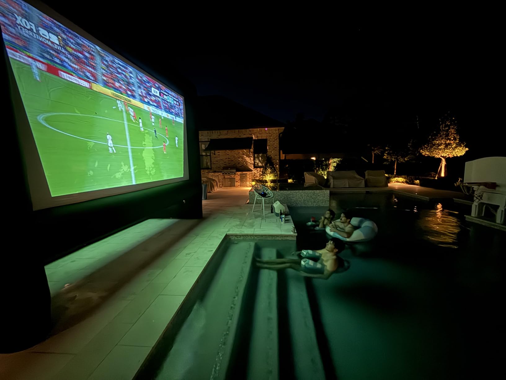 Estgora 14FT Inflatable Movie Screen Outdoor, Blow Up Projector Screen, Inflatable Movie Screen with Air Blower Front & Rear Projection Screens for Outdoor Movie Night Backyard Pool Fun customer photo 1
