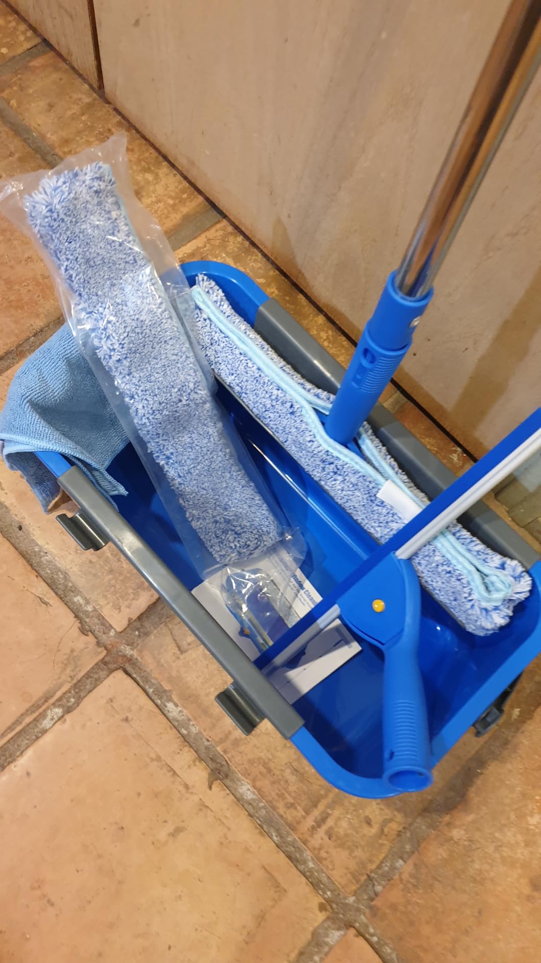 Window Cleaning Kit with Bucket 3 Gallon, 14