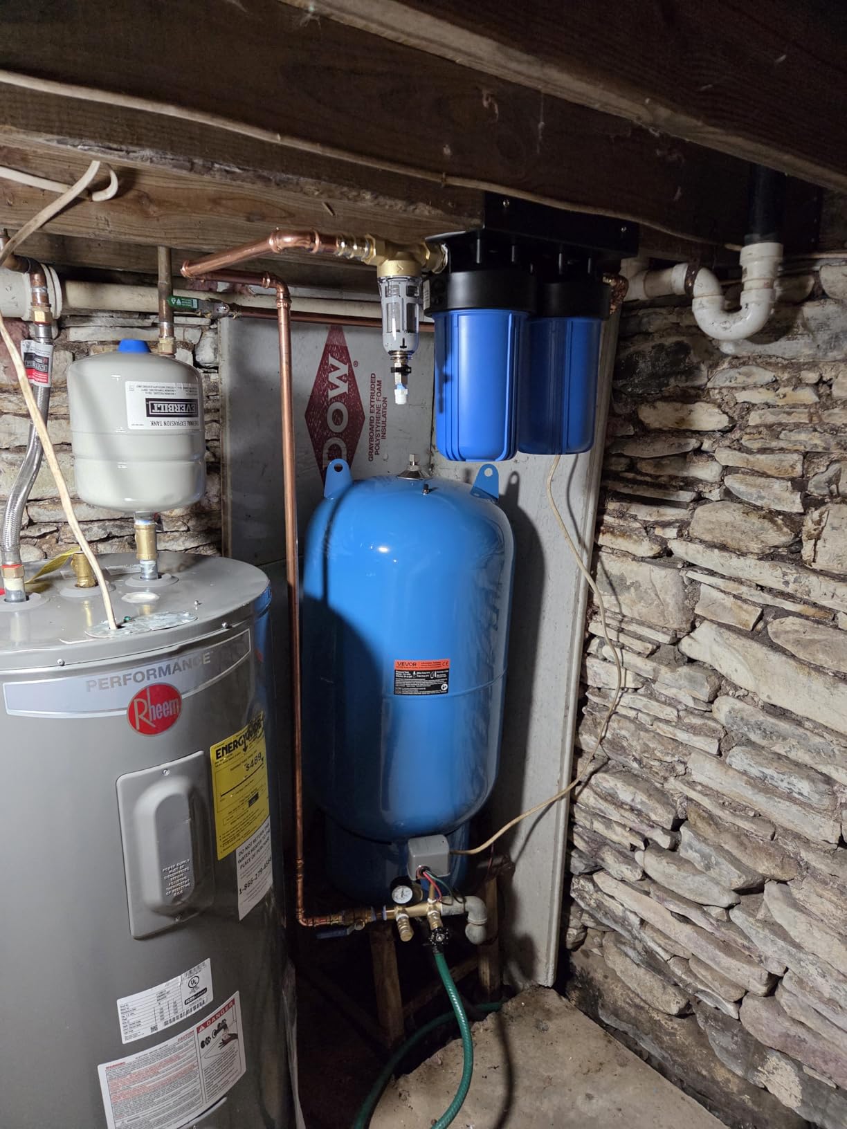 VEVOR 30-Gallon Vertical Well Pressure Tank, Pre-Charged Pressurized Water Tank for Well Pumps customer photo 1