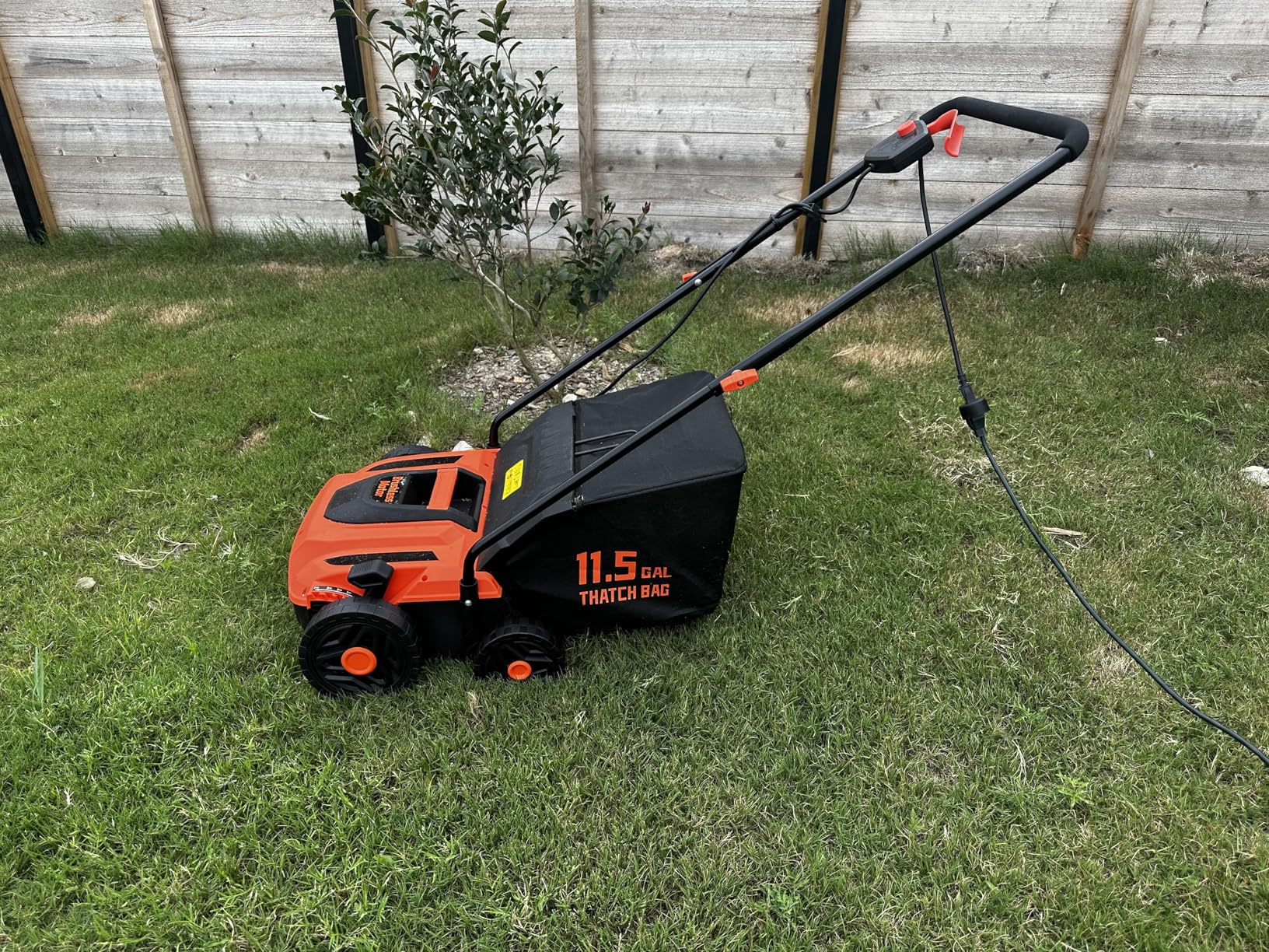 TIECTOWN 14-Inch 13.5 Amp 2-in-1 Electric Dethatcher and Scarifier with 11.5-Gallon Collection Bag, Lawn Dethatcher with 5-Position Depth Adjustment customer photo 2