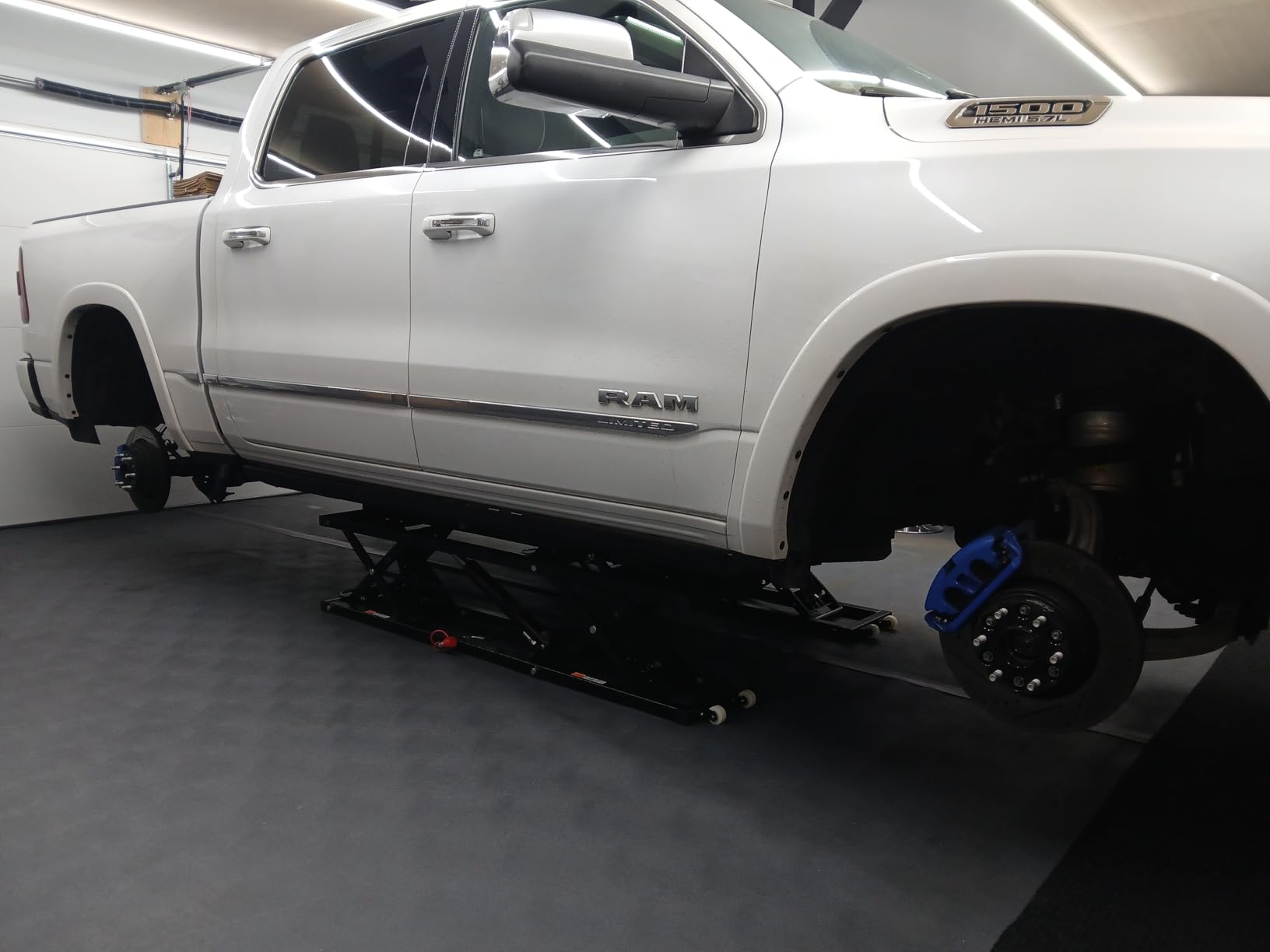 VEVOR Portable Car Lift, 9000 lbs Capacity, Heavy Duty Steel Truck Lift with 28