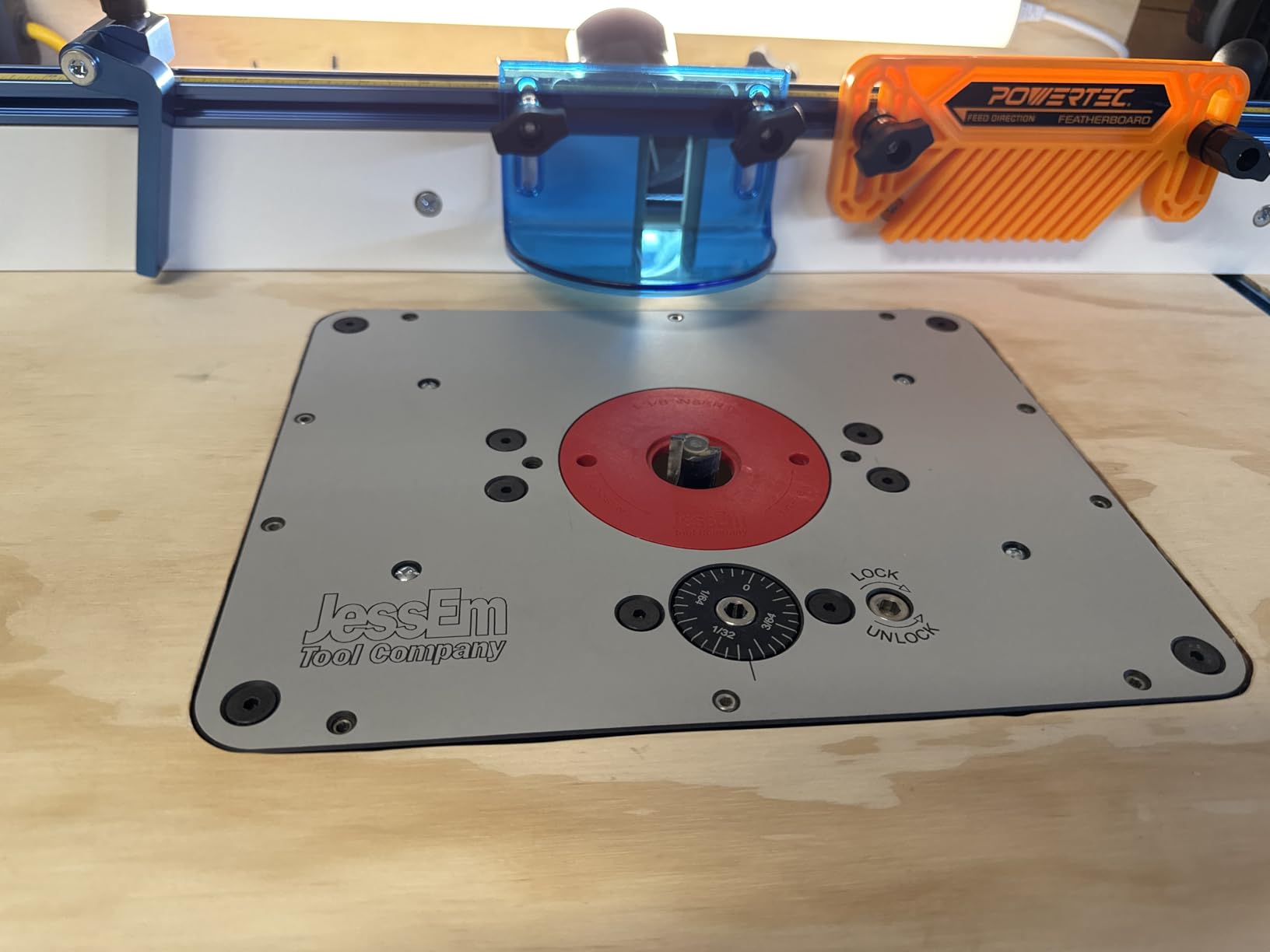 BOSCH Router 1617EVS 2.25 HP Electronic Fixed-Base Woodworking Router customer photo 1