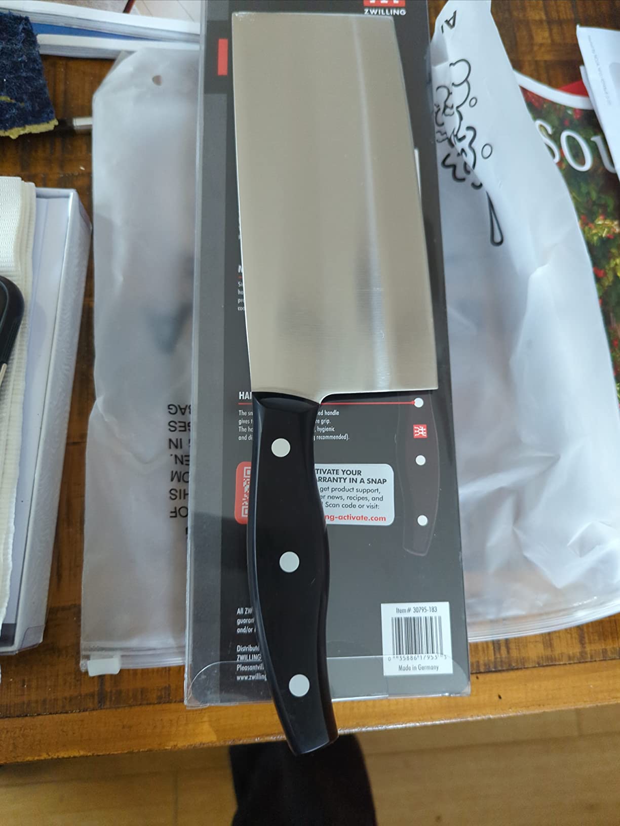 ZWILLING Twin Signature 7-inch Chinese Vegetable Cleaver, Razor-Sharp, Made in Company-Owned German Factory with Special Formula Steel perfected for almost 300 Years, German Knife customer photo 2