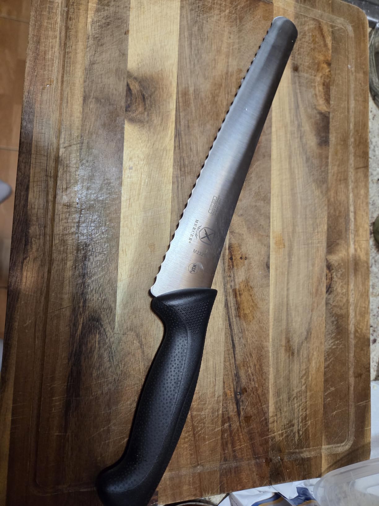 Mercer Culinary M23210 Millennia Black Handle, 10-Inch Wide Wavy Edge, Bread Knife customer photo 1