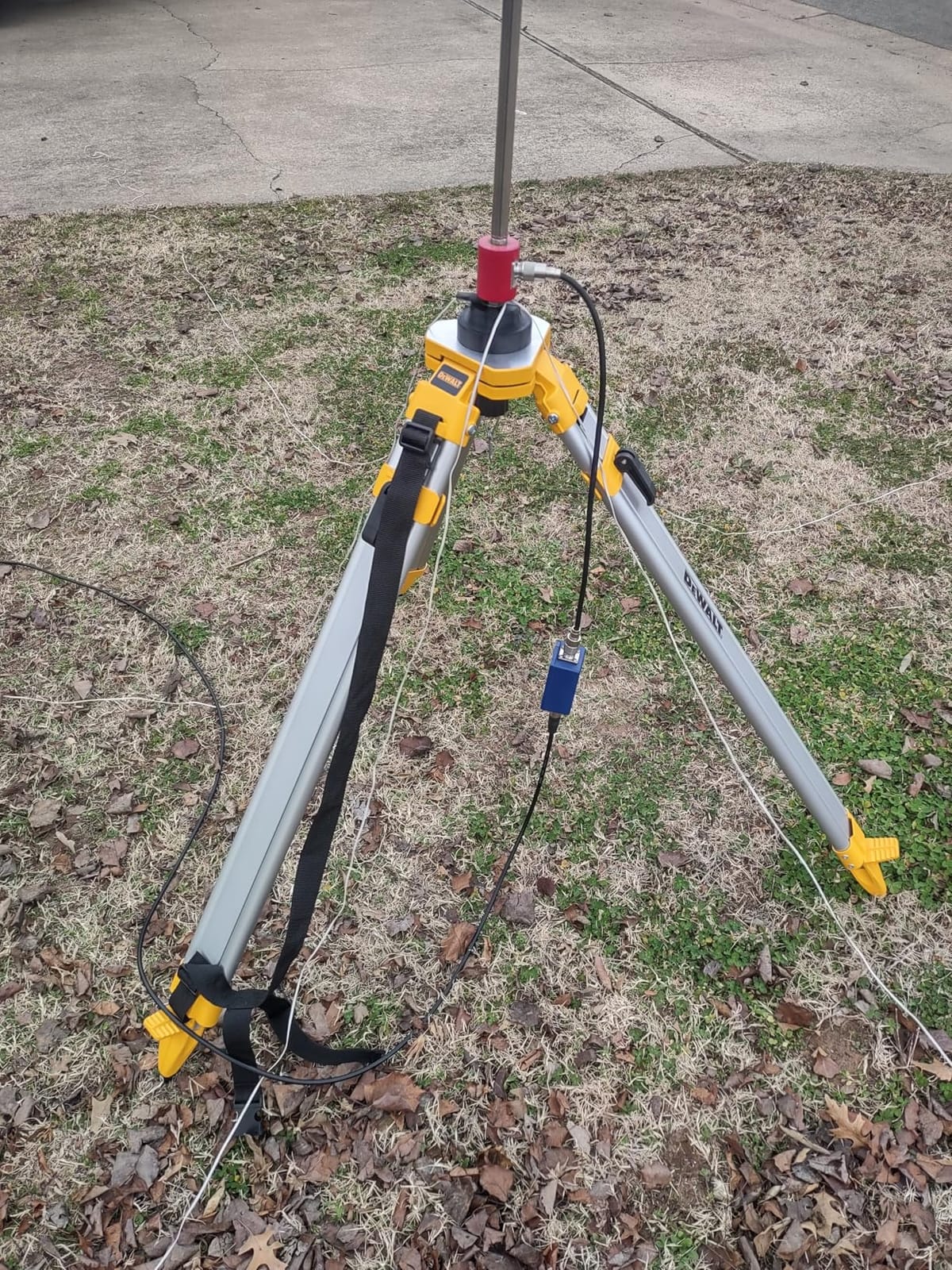 DEWALT Tripod Stand, Heavy Duty, Construction Tripod, Built-In Strap for Easy Transport on Jobsites (DW0737) customer photo 1