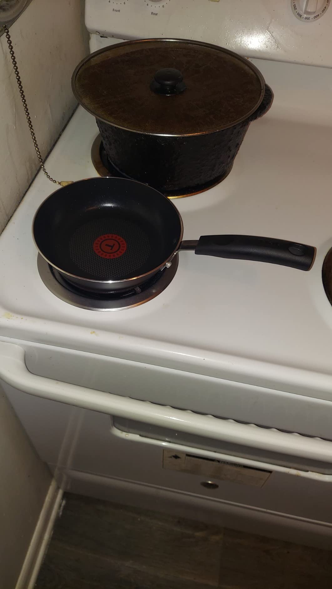 T-Fal Signature Nonstick Pots and Pans Set 12 Piece, Oven Broiler Safe 350F, Kitchen Cookware Set w/Fry Pans, Saucepans, Saute Pan, Dutch Oven, Griddle, Dishwasher Safe, Black customer photo 2