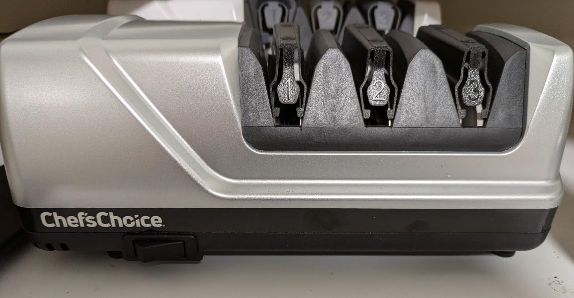 Chef'sChoice 15XV EdgeSelect Professional Electric Knife Sharpener with 100-Percent Diamond Abrasives and Precision Angle Guides for Straight Edge and Serrated Knives, 3-Stage, Gray customer photo 1