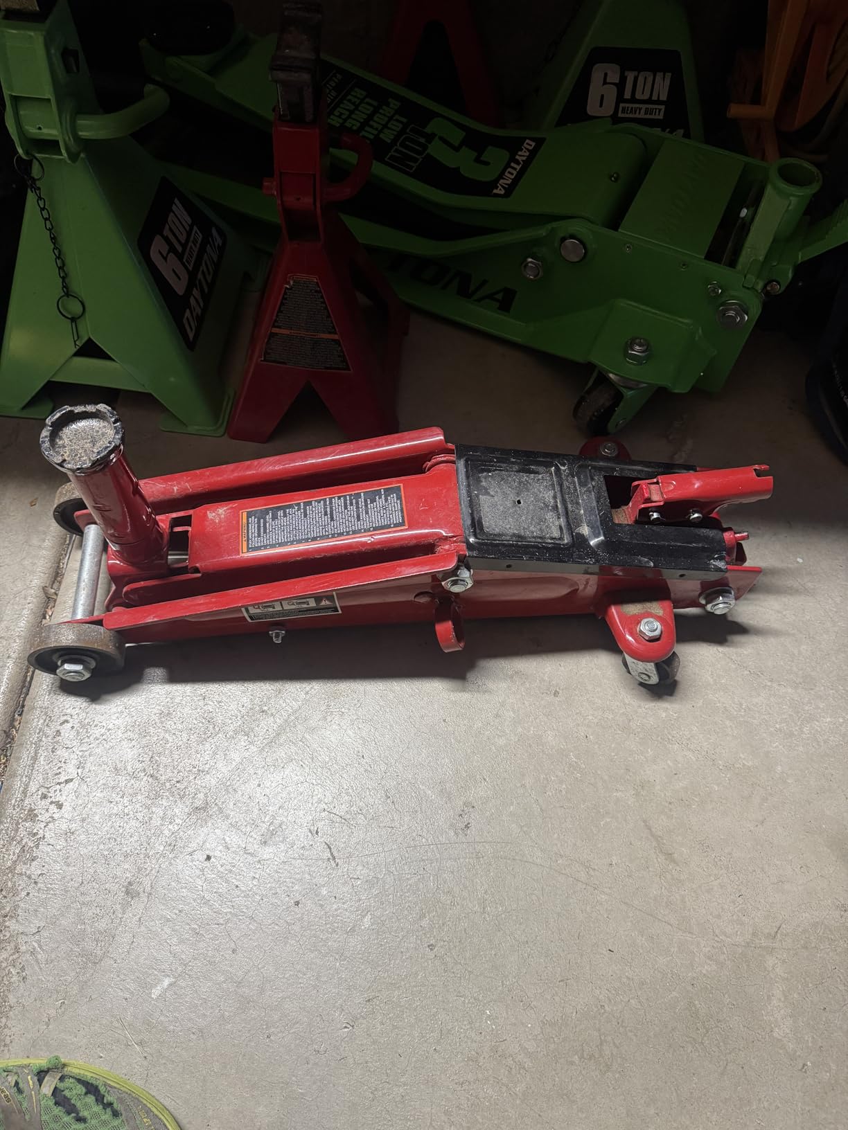 BIG RED T83006 Torin Hydraulic Trolley Service/Floor Jack with Extra Saddle (Fits: SUVs and Extended Height Trucks): 3 Ton (6,000 lb) Capacity, Red customer photo 2