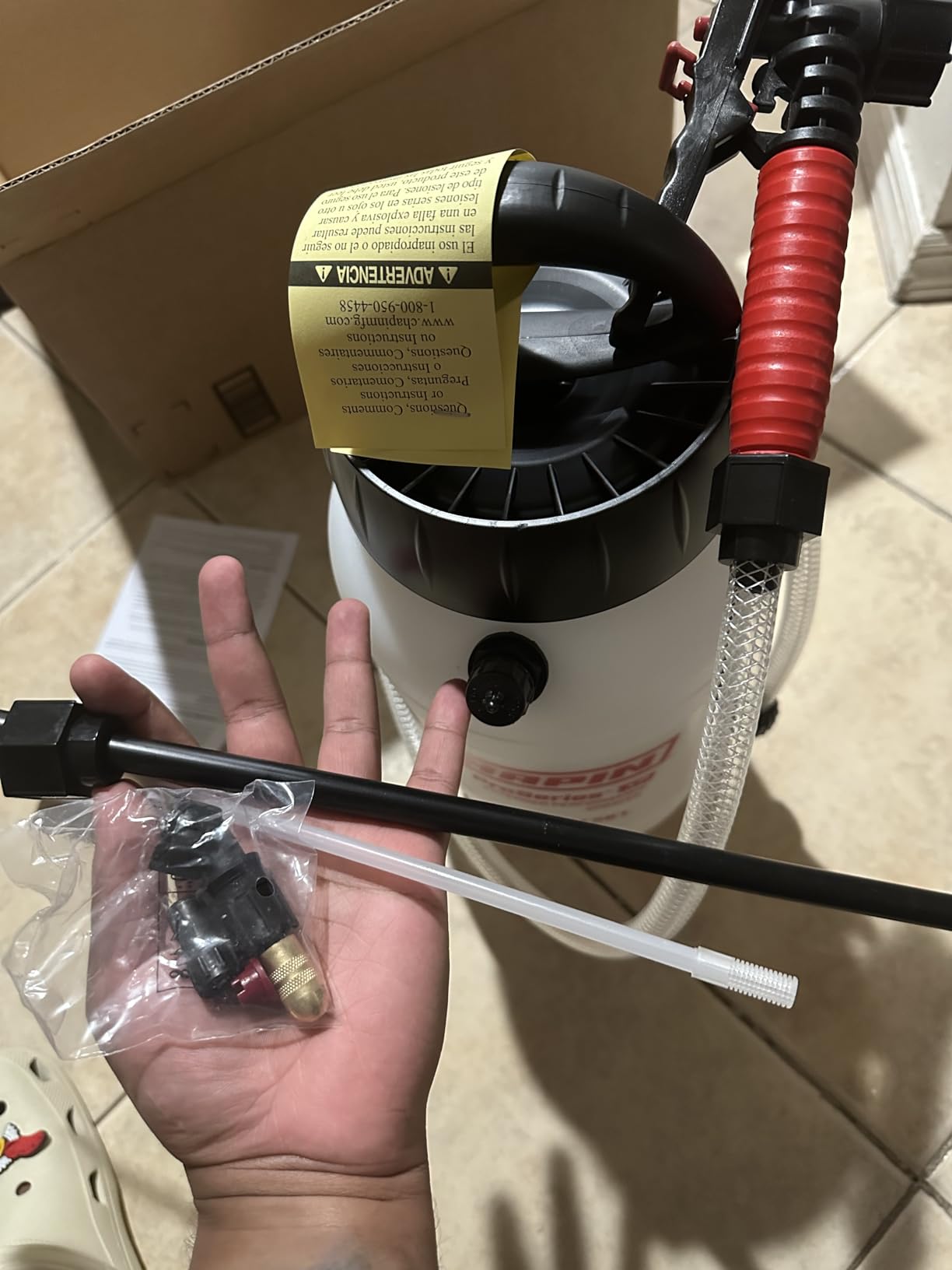 CHAPIN 2-Gallon Heavy-Duty Compression Sprayer | Chemical-resistant seals for weed killers, fertilizers, insecticides and professional spraying customer photo 2