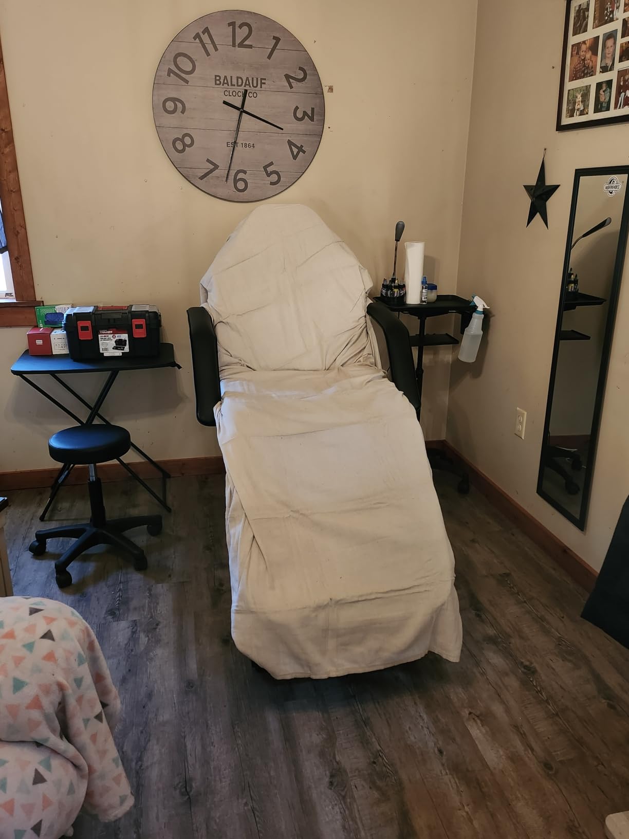 Best Choice Products 71in 3-Section Multipurpose Massage Bed, Spa & Salon Facial, Tattoo Chair w/Hydraulic Stool, Removable Headrest, Facial Cradle, Towel Hanger - Black customer photo 2