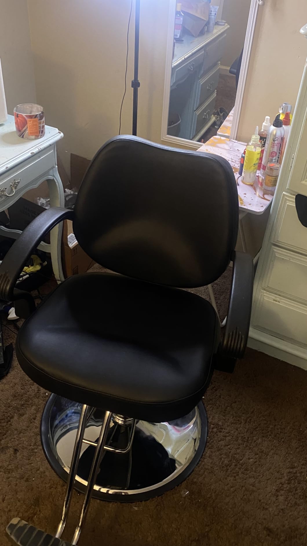 BestMassage | Barber Chair | Hydraulic Styling Chair | PU Leather | Adjustable Height | Footrest | Anti-Slip Chrome Base | Heavy-Duty Steel Frame | Black | for Hair Stylists & Home Use customer photo 1