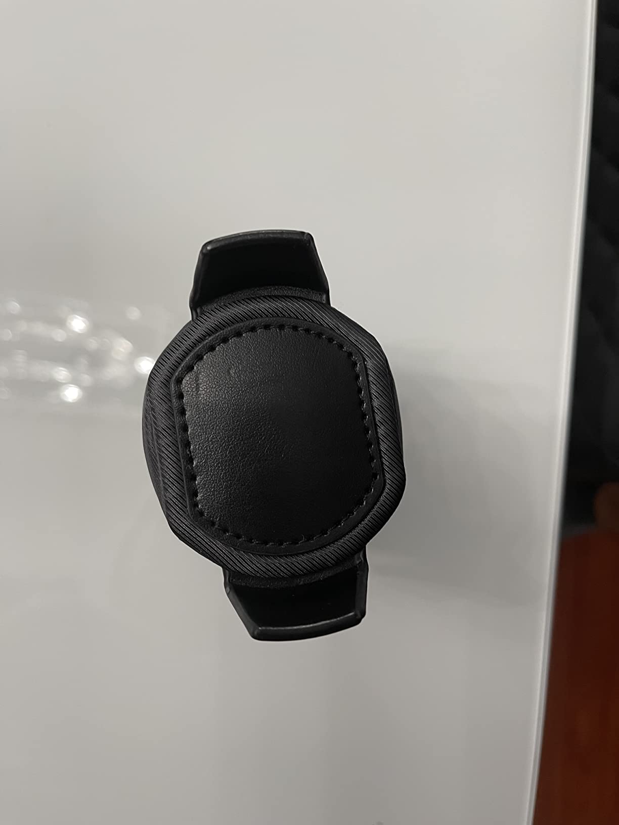 Wolf Heritage Single Winder with Storage, Black - Secure Fit with Patented Lock-in Dynamic Cuff - for Bigger, Heavier Watches - Vegan Leather & Glass Cover - Includes Universal Adapter customer photo 2