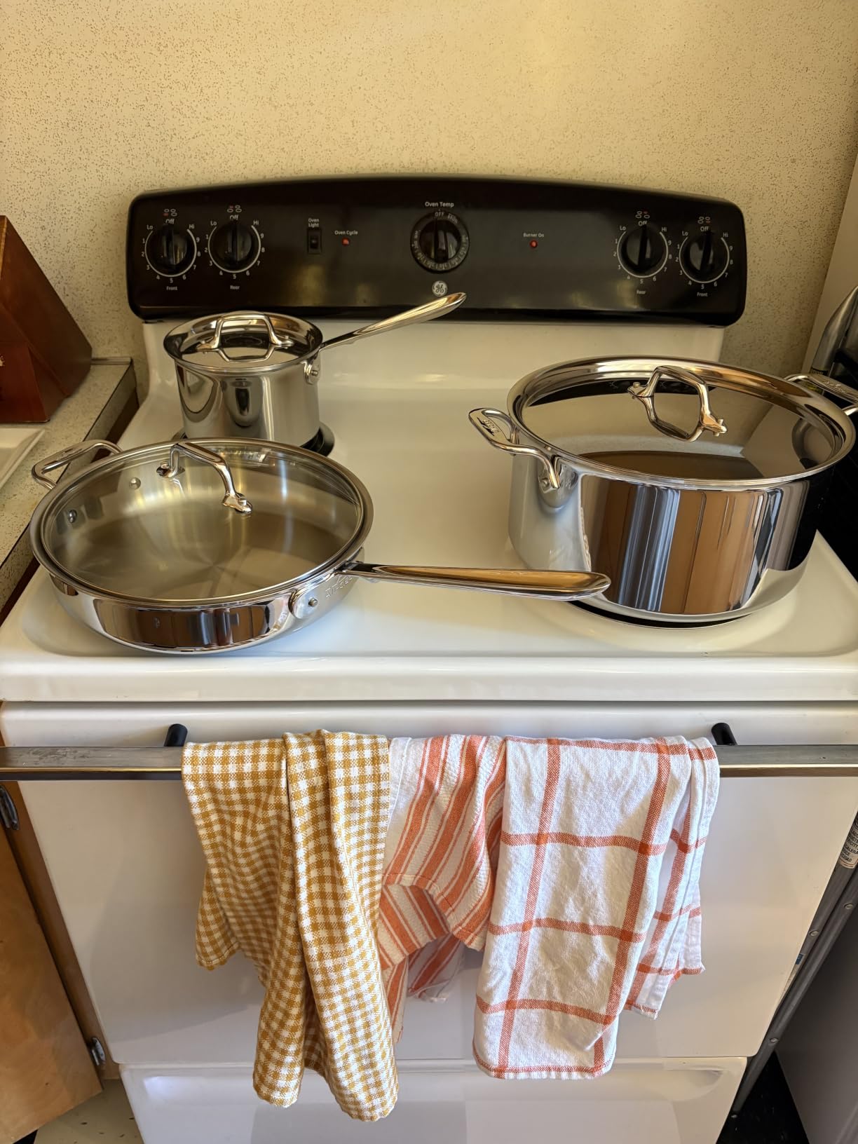 All-Clad D3 Stainless Steel 10 Piece Cookware Set- Made in USA- Includes Frying Pans, Saucepan, Sautépan, Stockpot - Professional Grade -Oven Safe & Induction Compatible customer photo 2