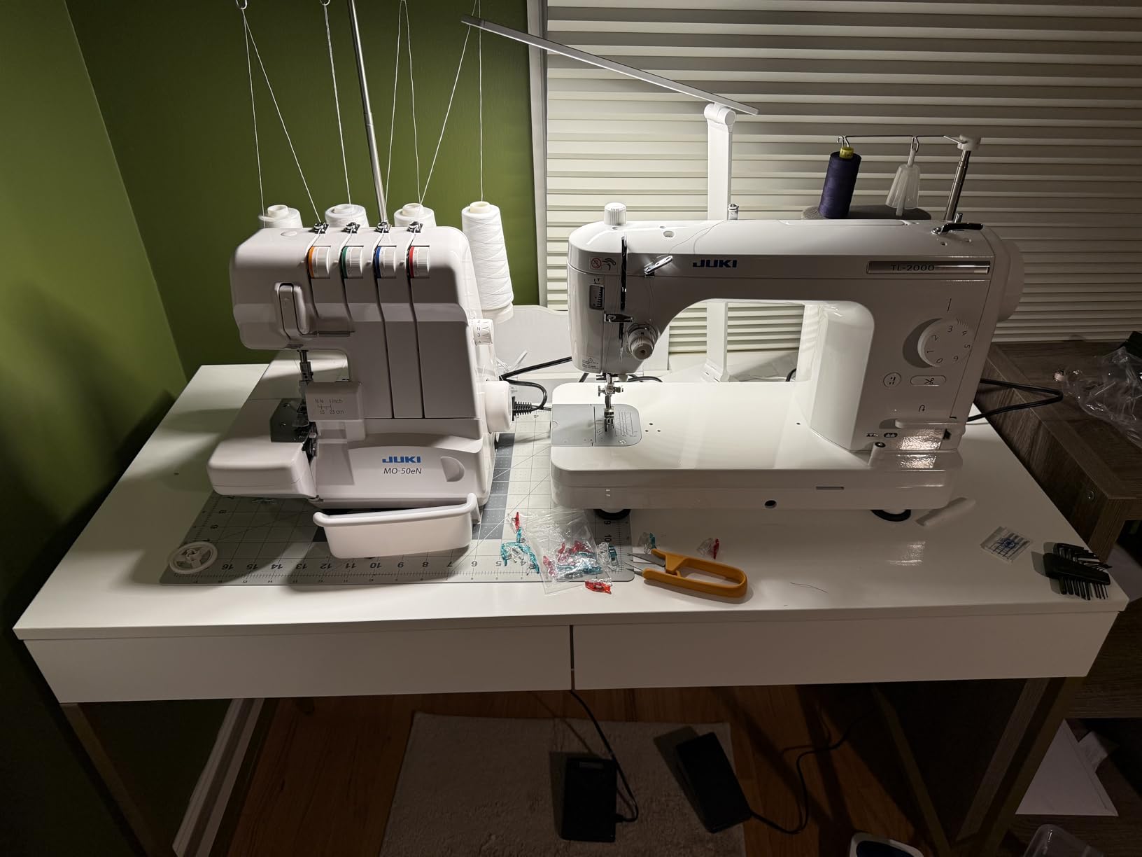 Juki, MO-50E, 3 or 4 Thread Serger, Lay In Tensions, Adjustable Differential Feed, Built In Rolled Hem, Automatic Lower Looper Threader, Retractable Upper Knife customer photo 1