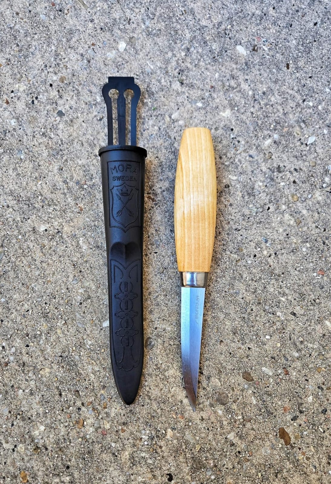 Morakniv Wood Carving Knife 106 with Laminated Steel Blade, 3.2-Inch customer photo 2