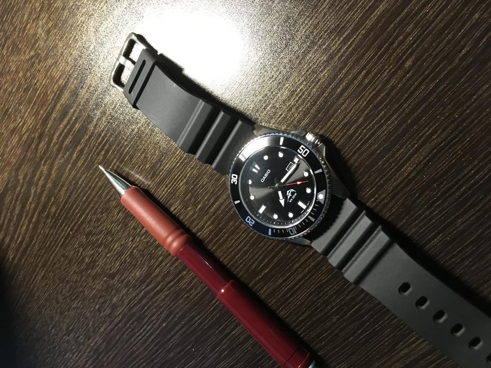 Casio MDV106 Series | Unisex Analog Watch | 200M WR | Stainless Steel Case | Resin Band | 2 Hand Analog (HR, Min, SEC) | Date Display | Screw Down Crown/Screw Down Caseback | 3 Year Battery customer photo 1